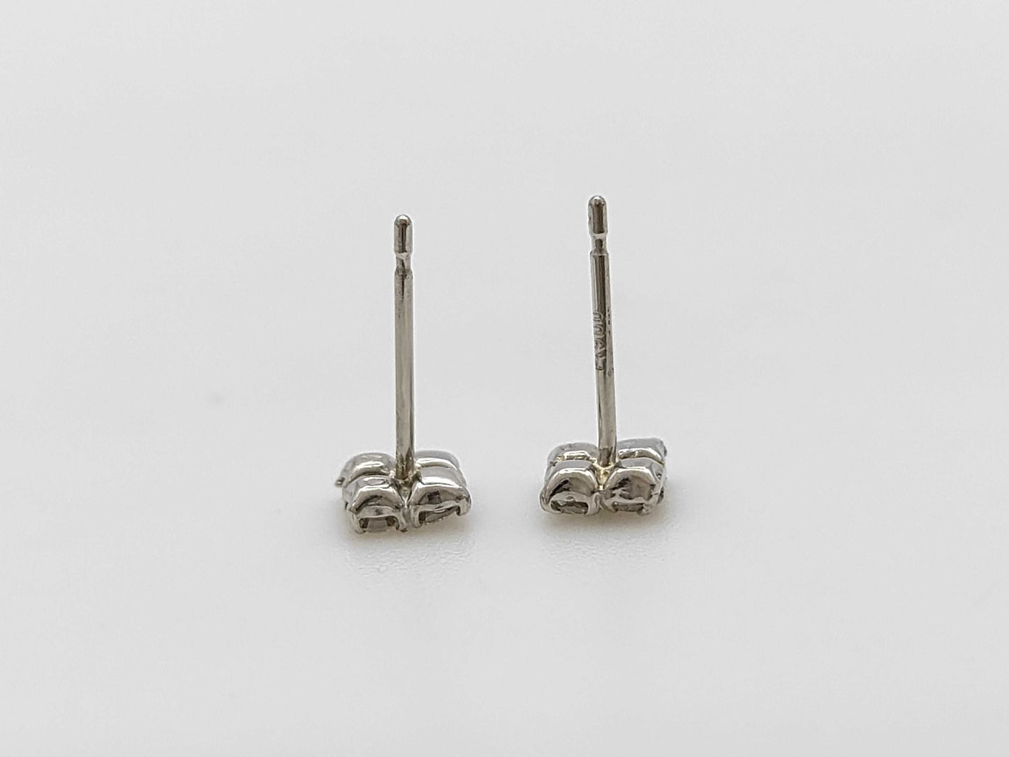 D0.1ct Pt900 0.5g Earrings 