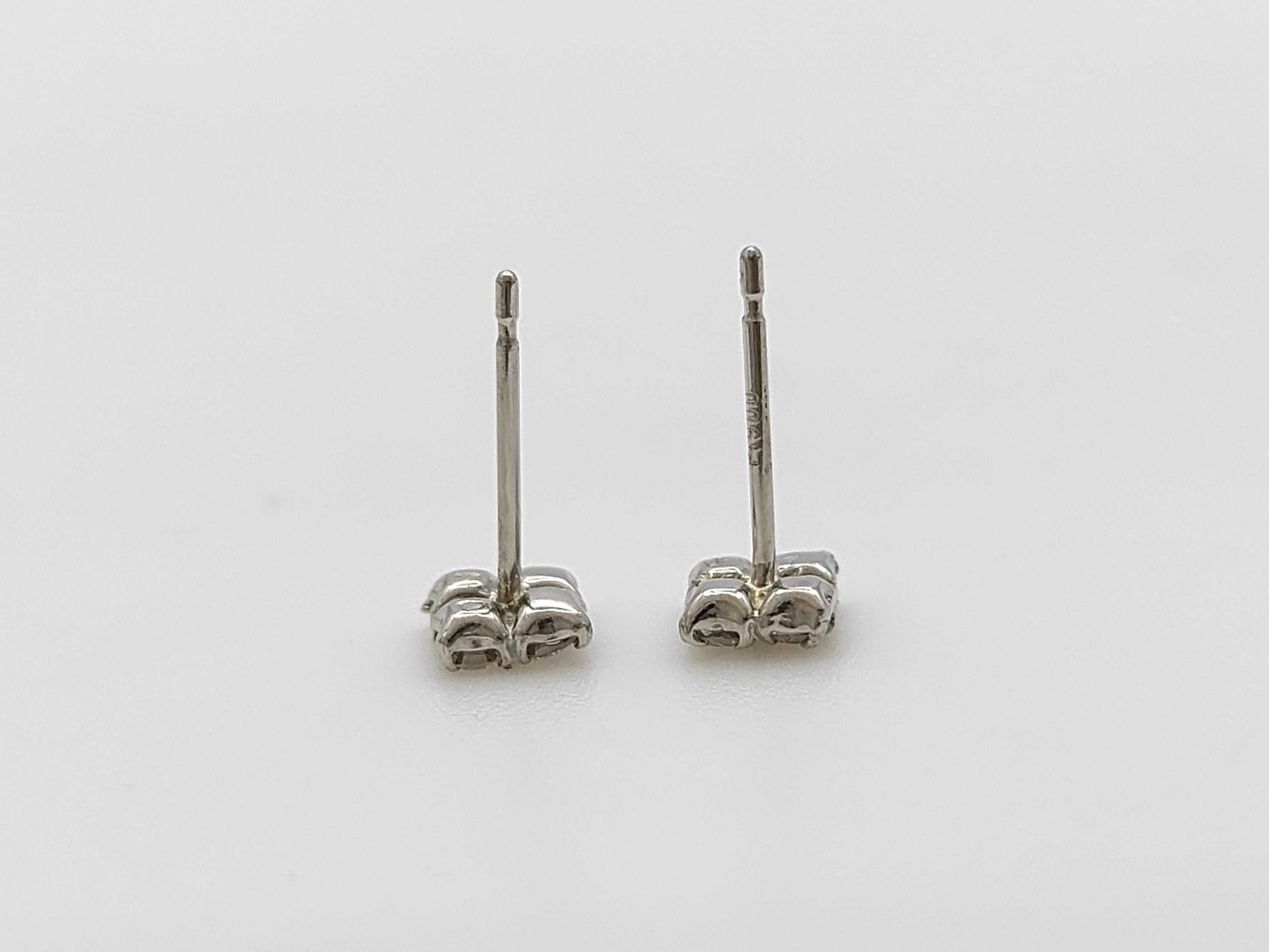 D0.1ct Pt900 0.5g Earrings 