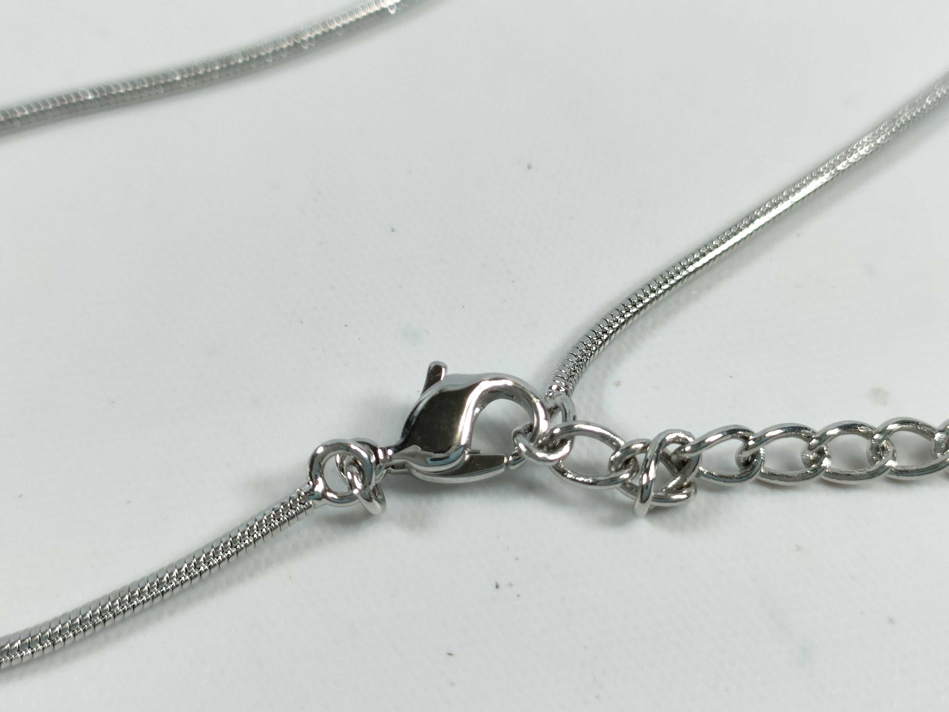 Dior D logo necklace