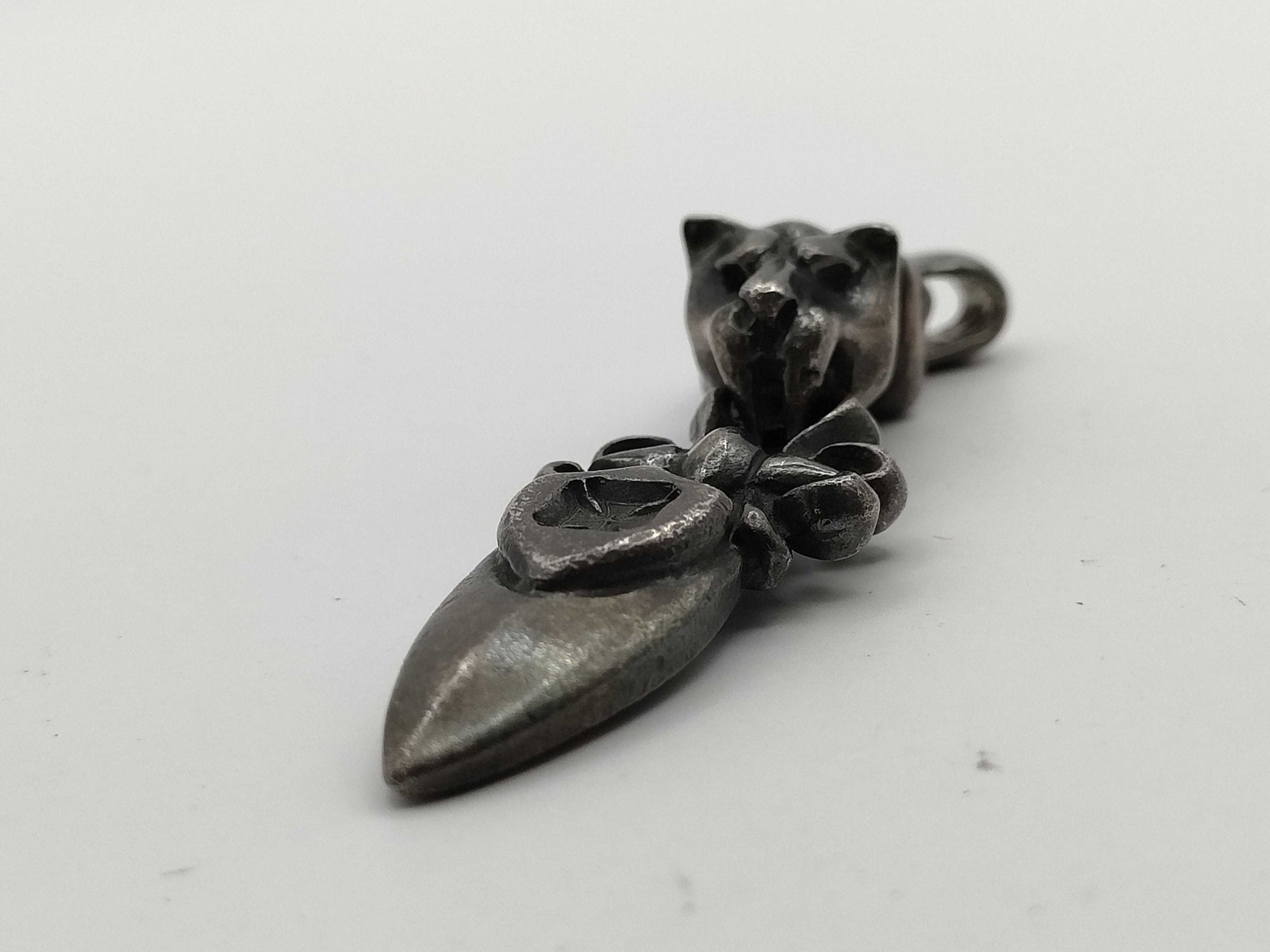 Silver necklace pendant top