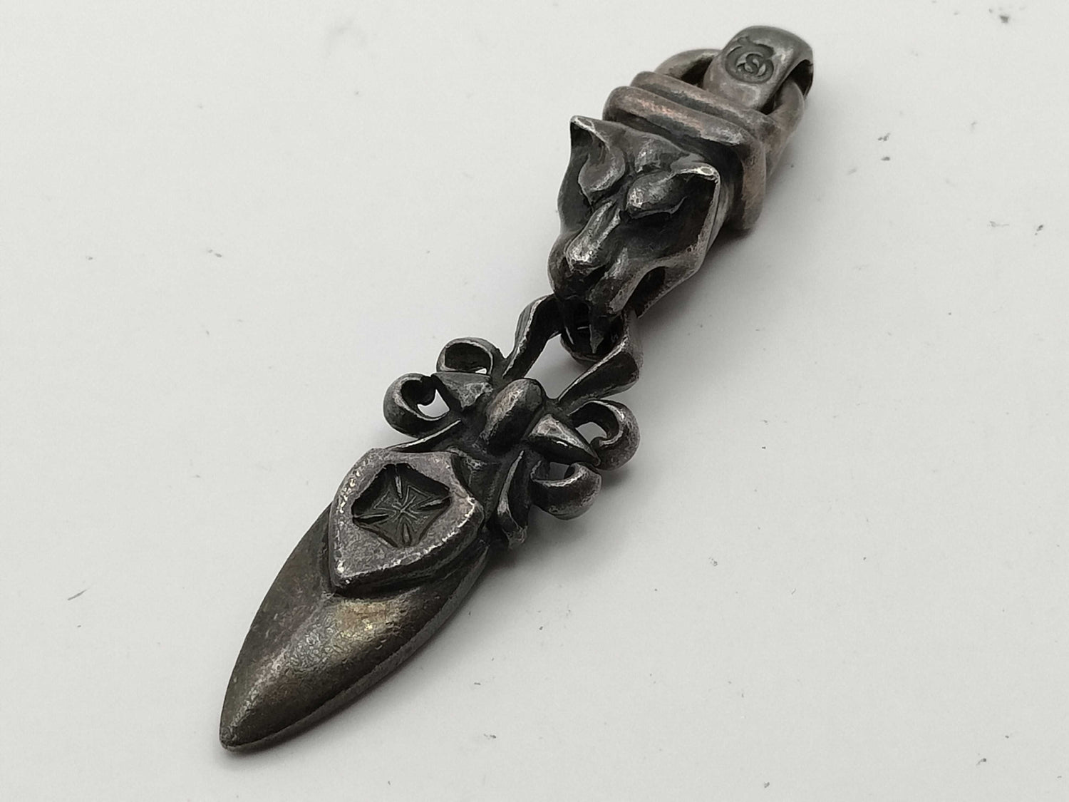 Silver necklace pendant top