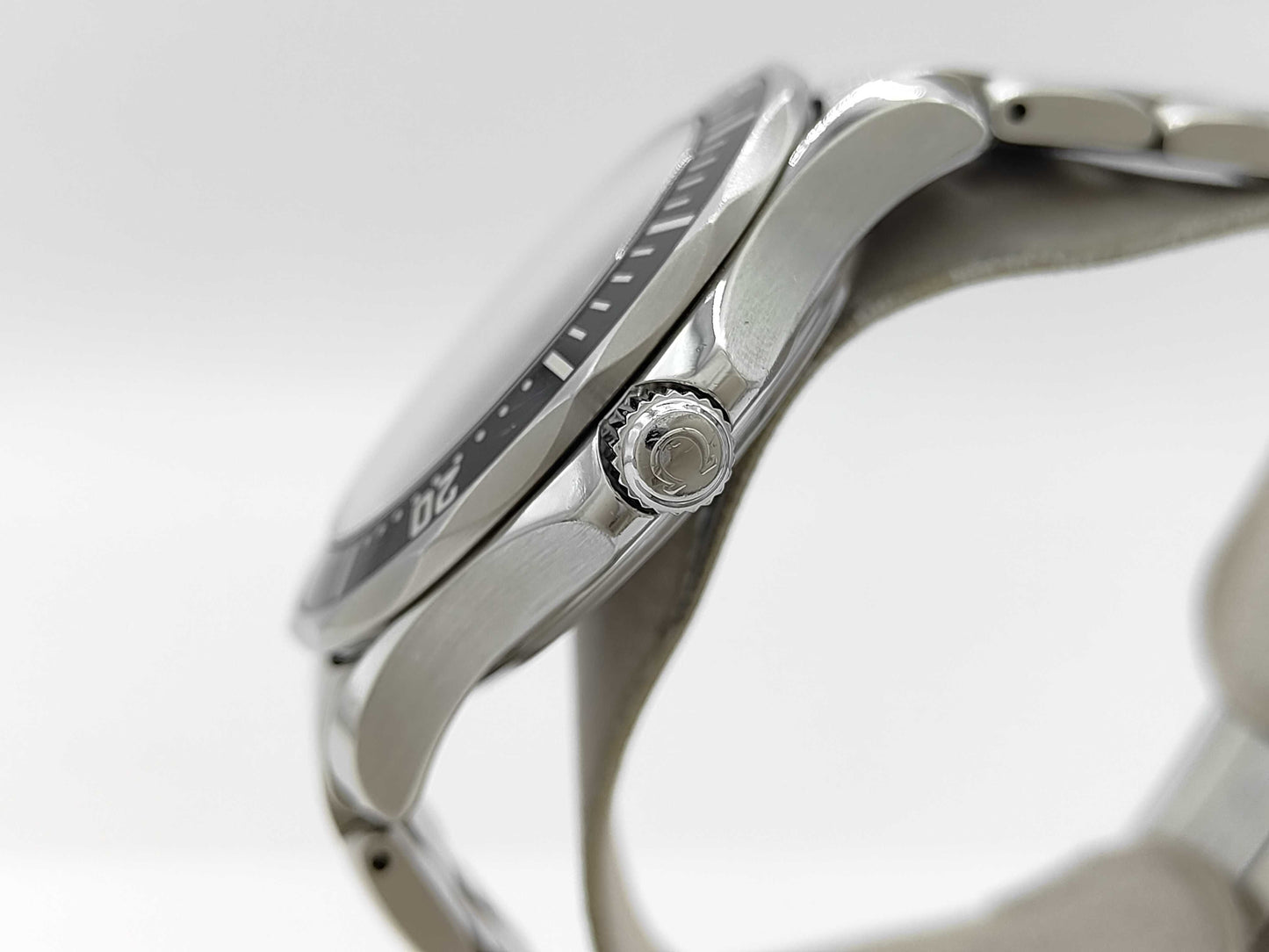 OMEGA 212.30.41.61.01.001 90874147 Quartz Black Dial Men's Watch