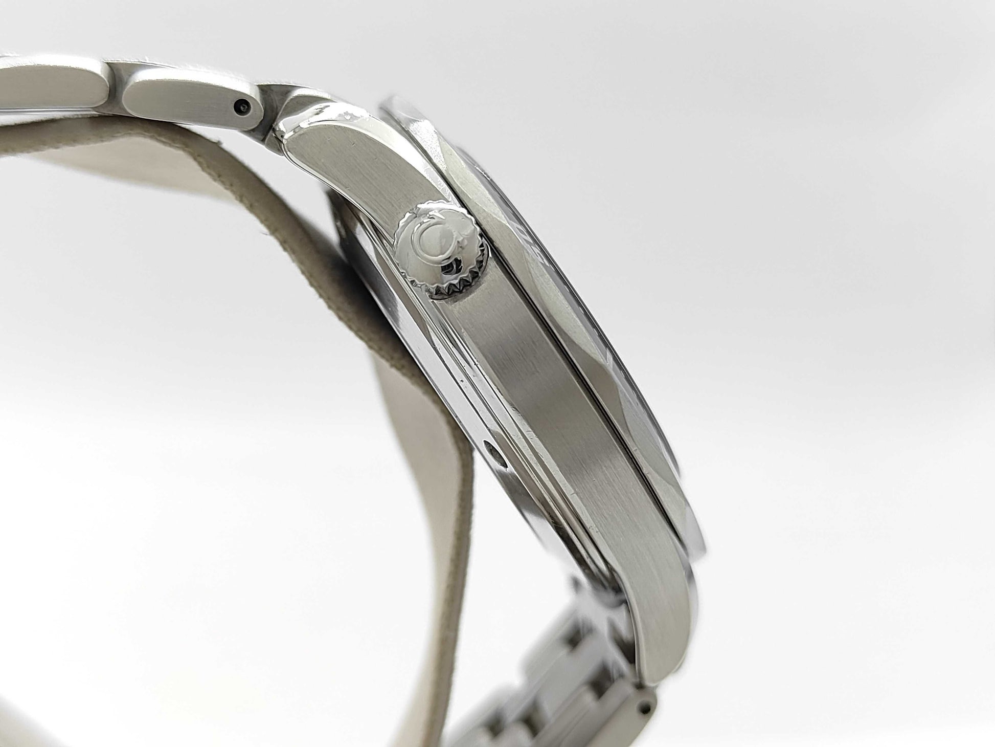 OMEGA 212.30.41.61.01.001 90874147 Quartz Black Dial Men's Watch