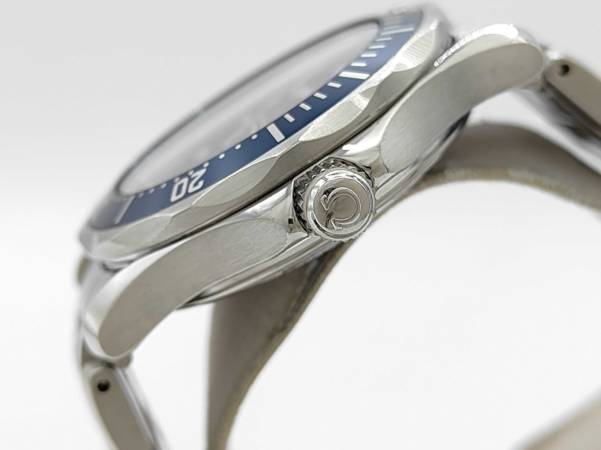 OMEGA 2561.80 55265125 Quartz Blue Dial Men's Watch