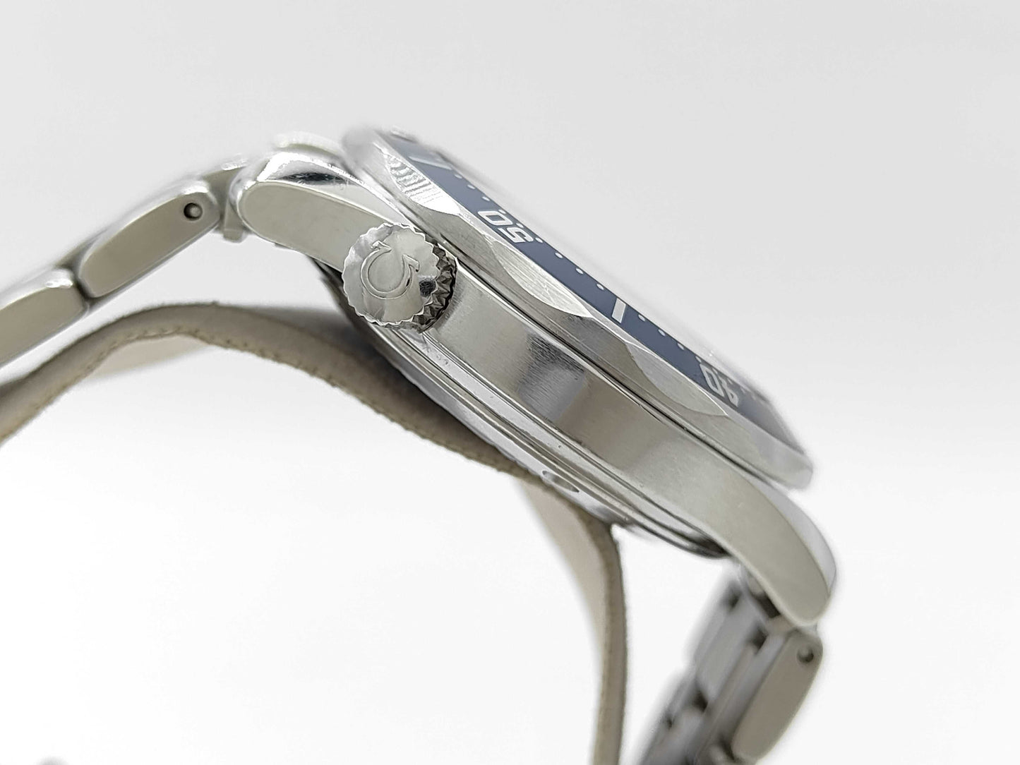 OMEGA 2561.80 55265125 Quartz Blue Dial Men's Watch