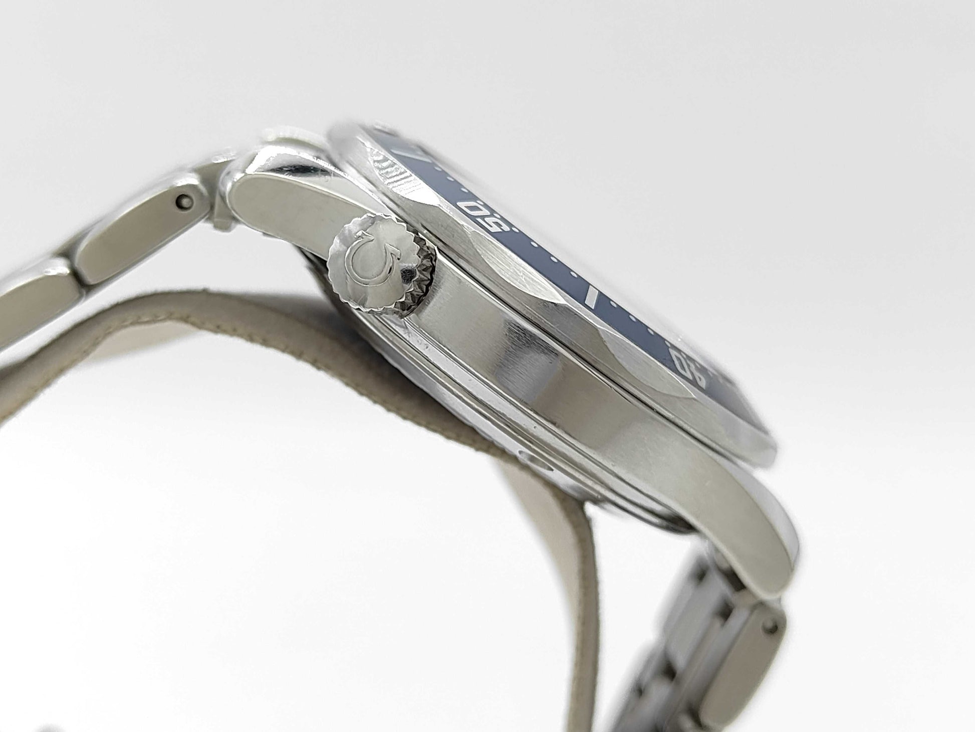 OMEGA 2561.80 55265125 Quartz Blue Dial Men's Watch