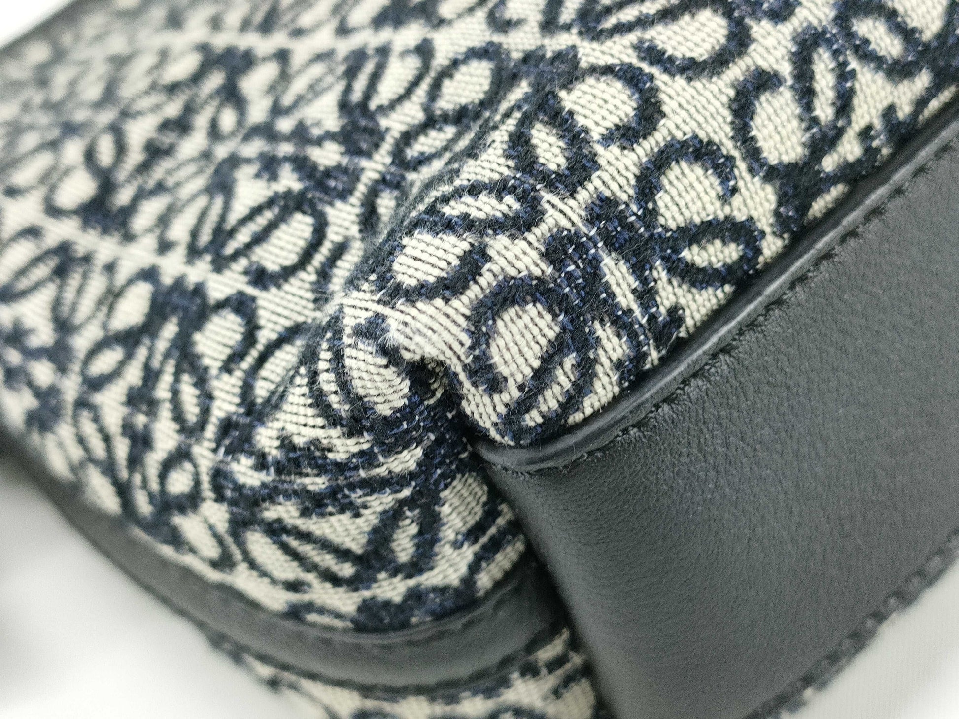 LOEWE LOEWE Flamenco Clutch Mini Clutch Bag - Clutch Bag