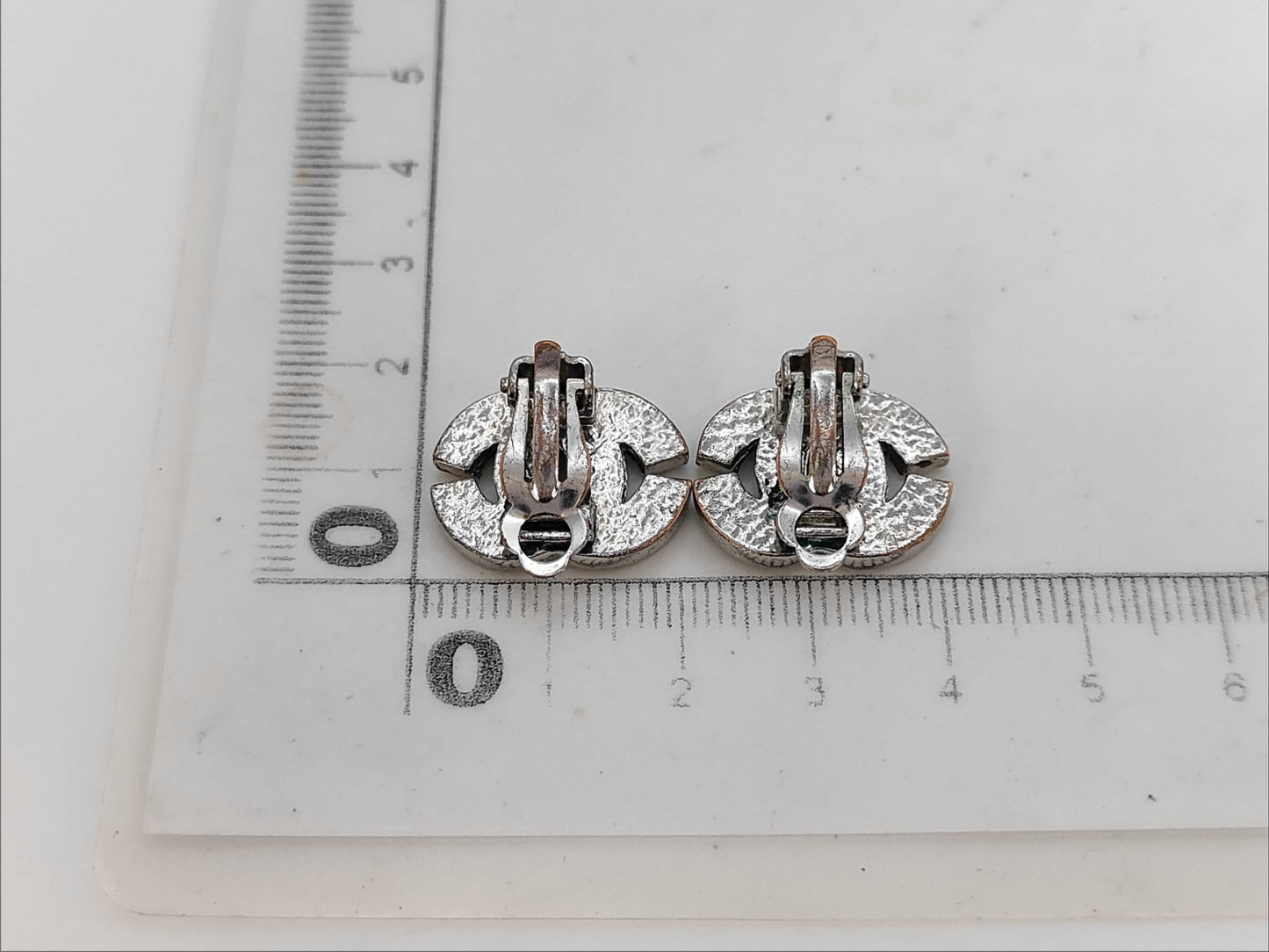 CHANEL 01P Earrings