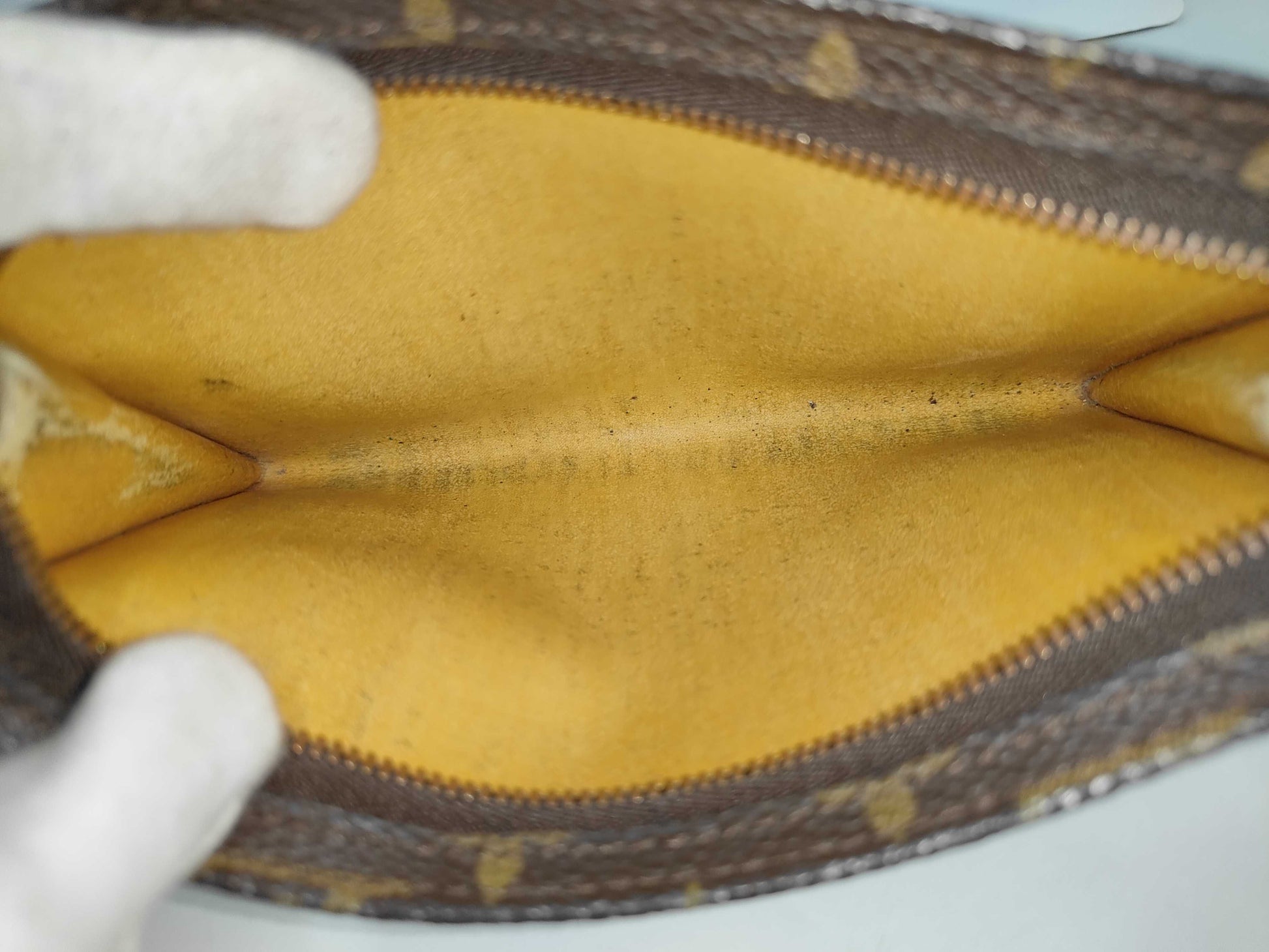 LOUIS VUITTON Louis Vuitton Bucket Pouch