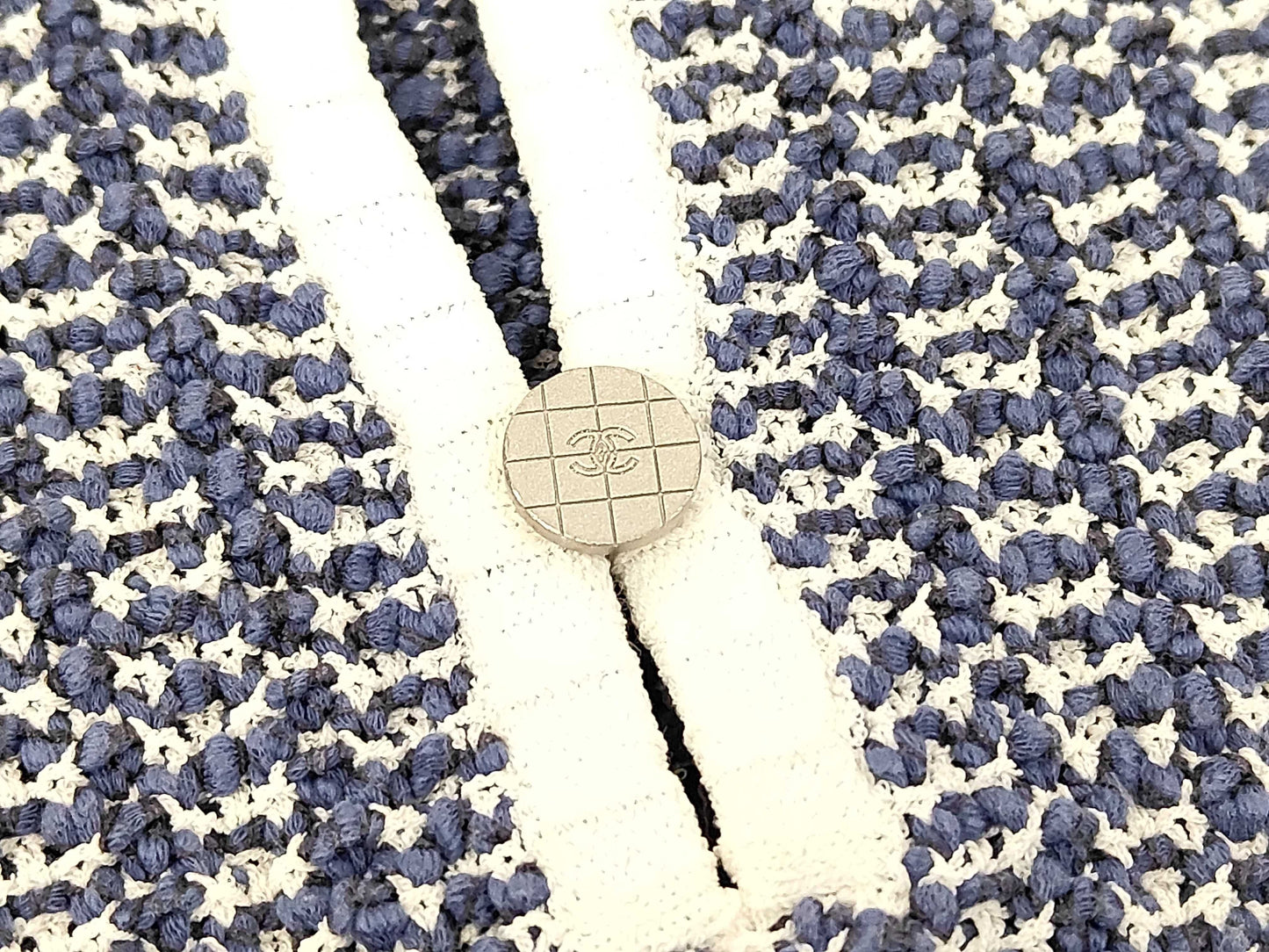 CHANEL CHANEL Cropped Knit P17186V00914 Size 38 Knit Cut and Sew Blue x White Top