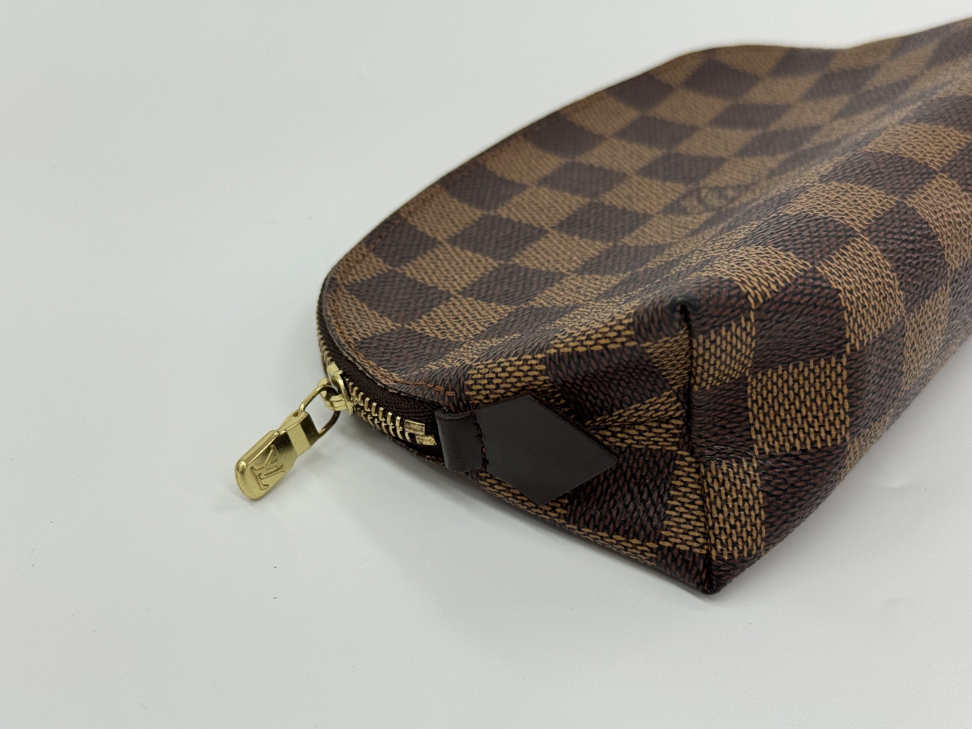 LOUIS VUITTON Damier Pochette Cosmetic Pouch