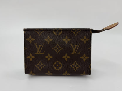 LOUIS VUITTON Pochette Toilette 15 Pouch