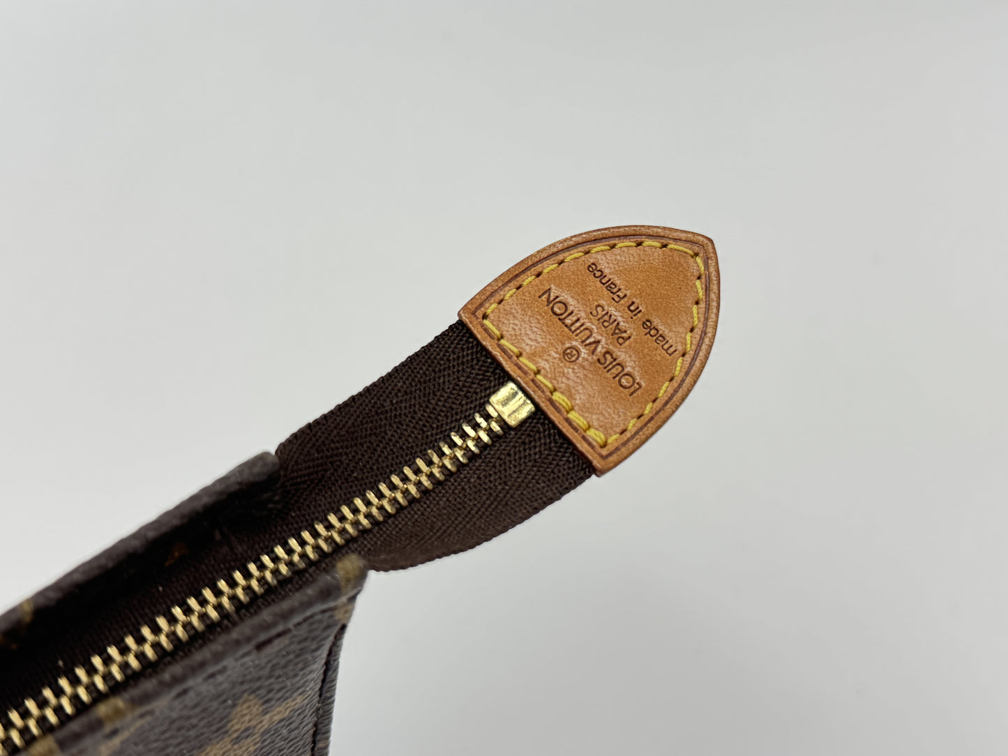 LOUIS VUITTON Pochette Toilette 15 Pouch