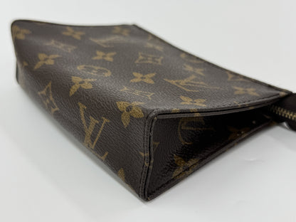 LOUIS VUITTON Pochette Toilette 15 Pouch