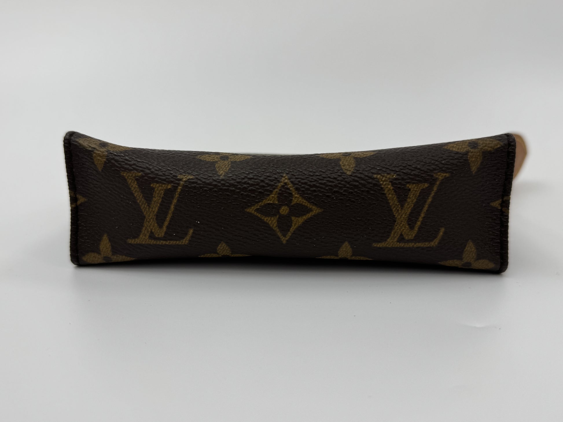 LOUIS VUITTON Pochette Toilette 15 Pouch