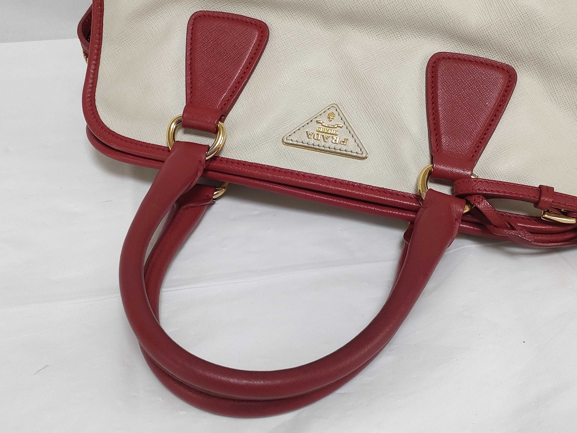 PRADA BN2578 Bicolor Saffiano Leather Handbag in Red and White, with Shinjuku Isetan Warranty, Cloche, and White Tag.