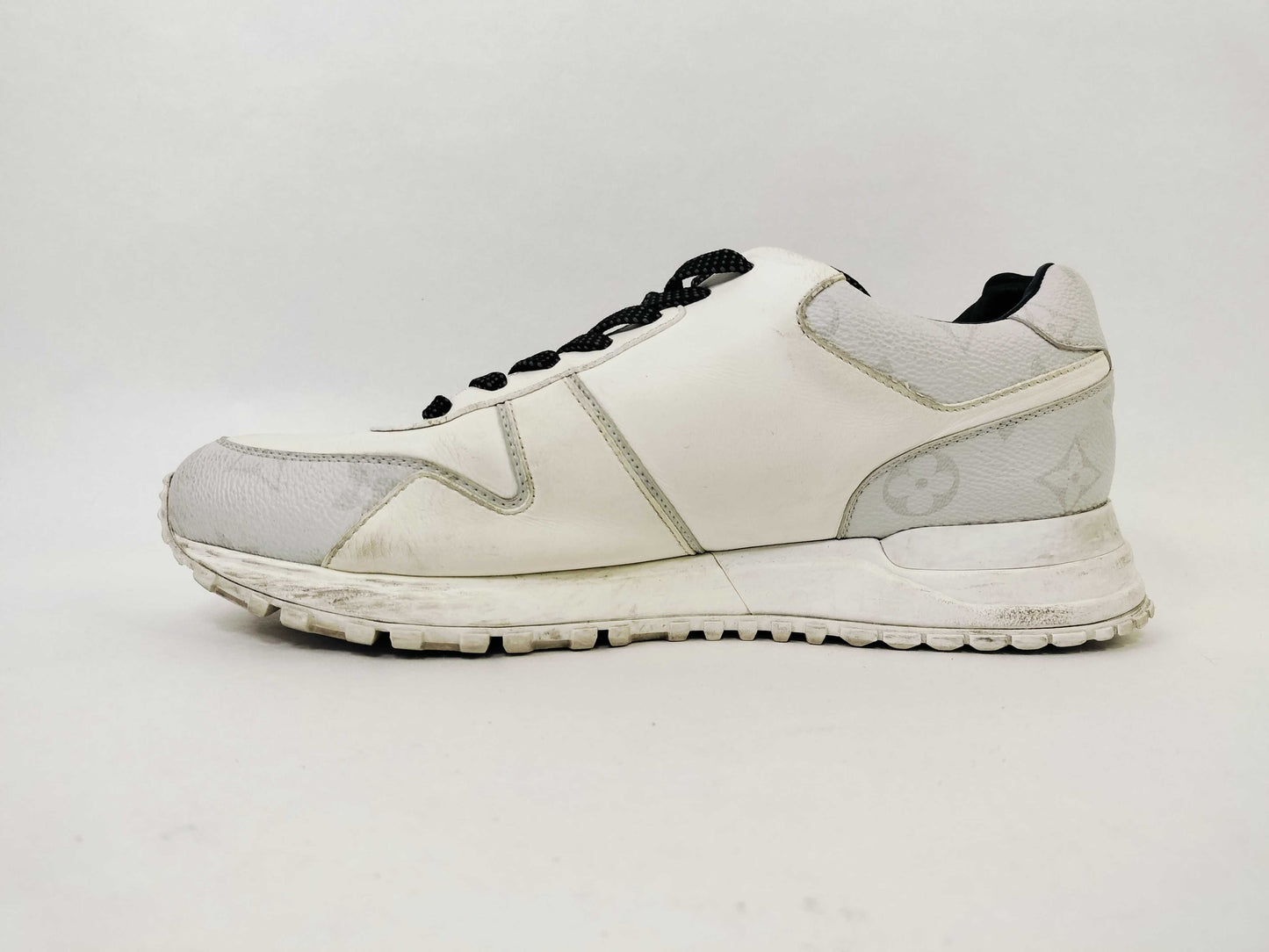 LOUIS VUITTON Sneakers Size 4? Sneakers with Initials