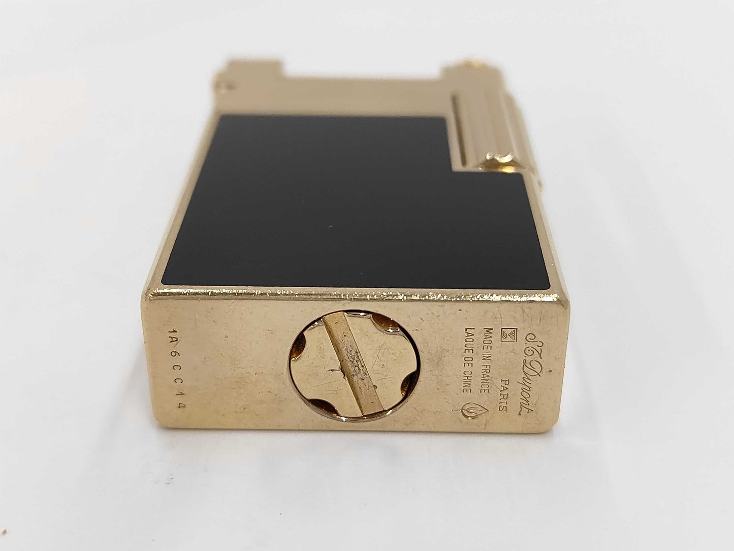 S.T. DuPont S.T. DuPont Line 2 Lighter Hammerhead Black x Gold Lighter