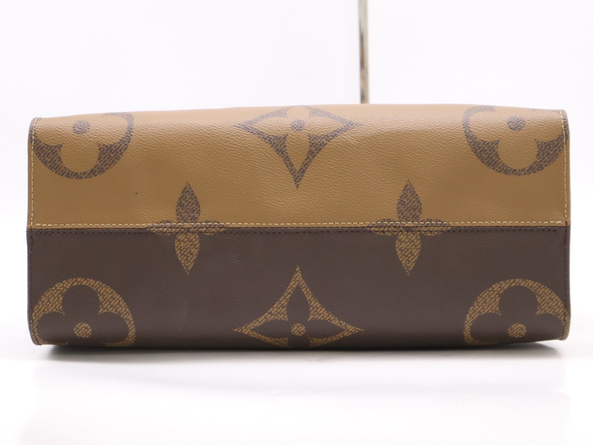 LOUIS VUITTON M45321 Reverse on the Go - MM Monogram Giant Tote Bag