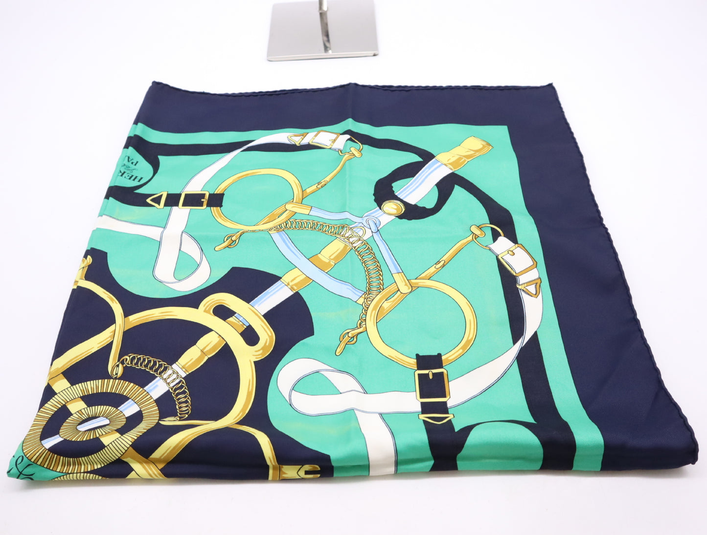 HERMES Silk Carré 90 Apron d'Or Golden Spur Green Navy Scarf