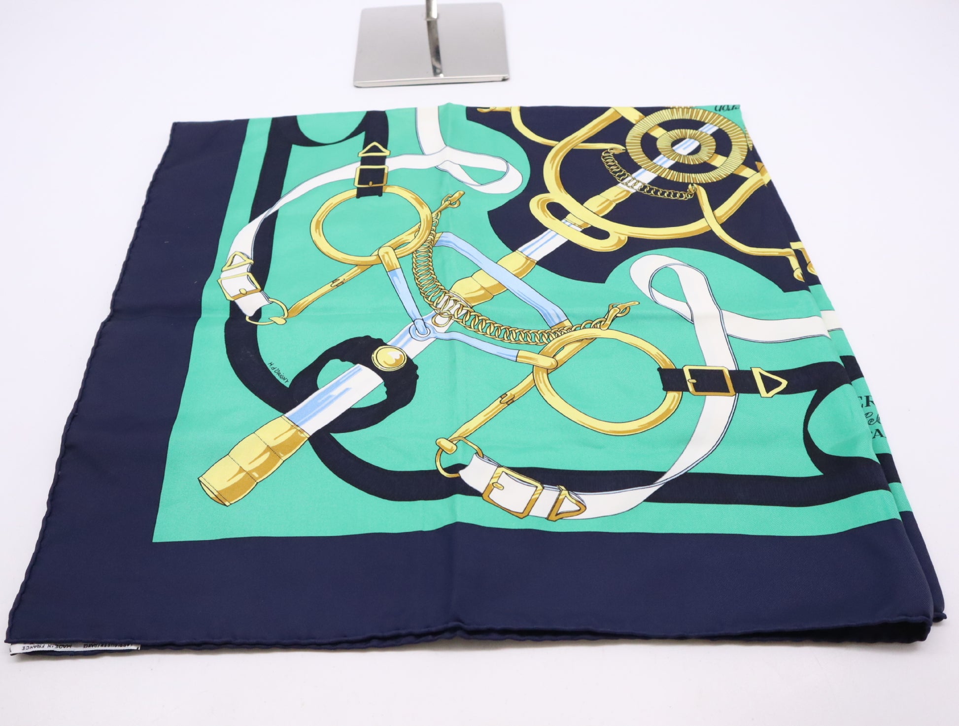 HERMES Silk Carré 90 Apron d'Or Golden Spur Green Navy Scarf