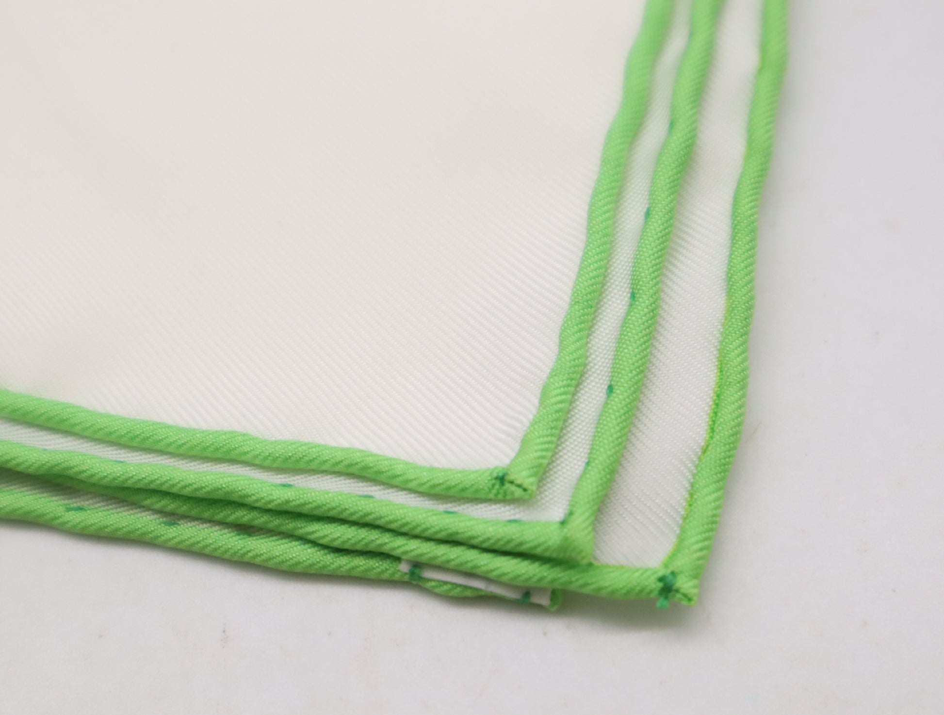 HERMES Silk Carré 90 "Lapins Dans un Champ de" Rabbit and Wheat Field Pattern White Green Scarf