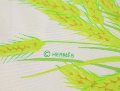 HERMES Silk Carré 90 "Lapins Dans un Champ de" Rabbit and Wheat Field Pattern White Green Scarf