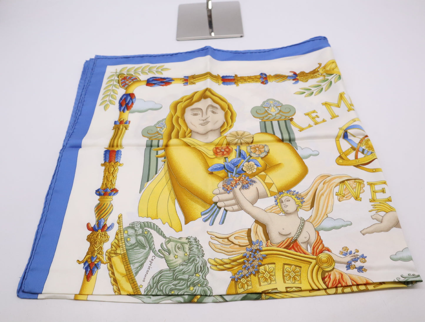 HERMES Silk Carré 90 Le Matin Neuf New Morning Pattern White Yellow Blue Scarf