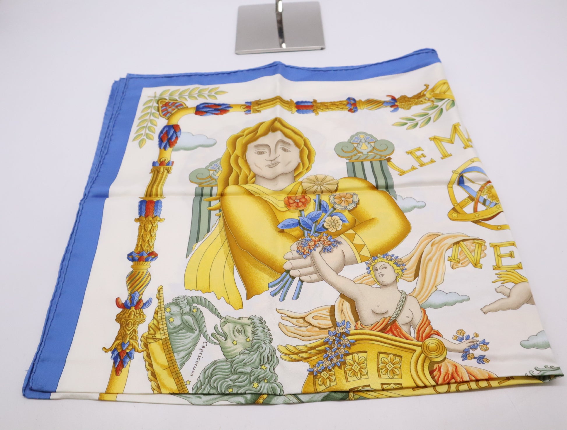 HERMES Silk Carré 90 Le Matin Neuf New Morning Pattern White Yellow Blue Scarf