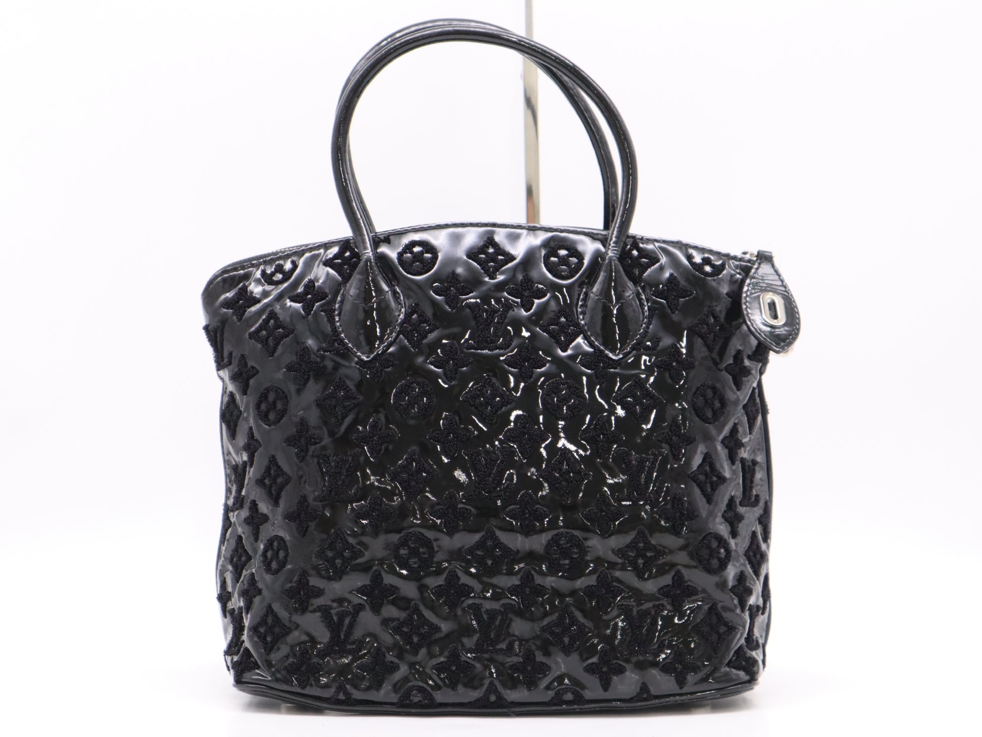 LOUIS VUITTON M40602 Fashionation Lockit Bouclette Noir Handbag with Cadena, Two Keys, Cloche, and Poignier