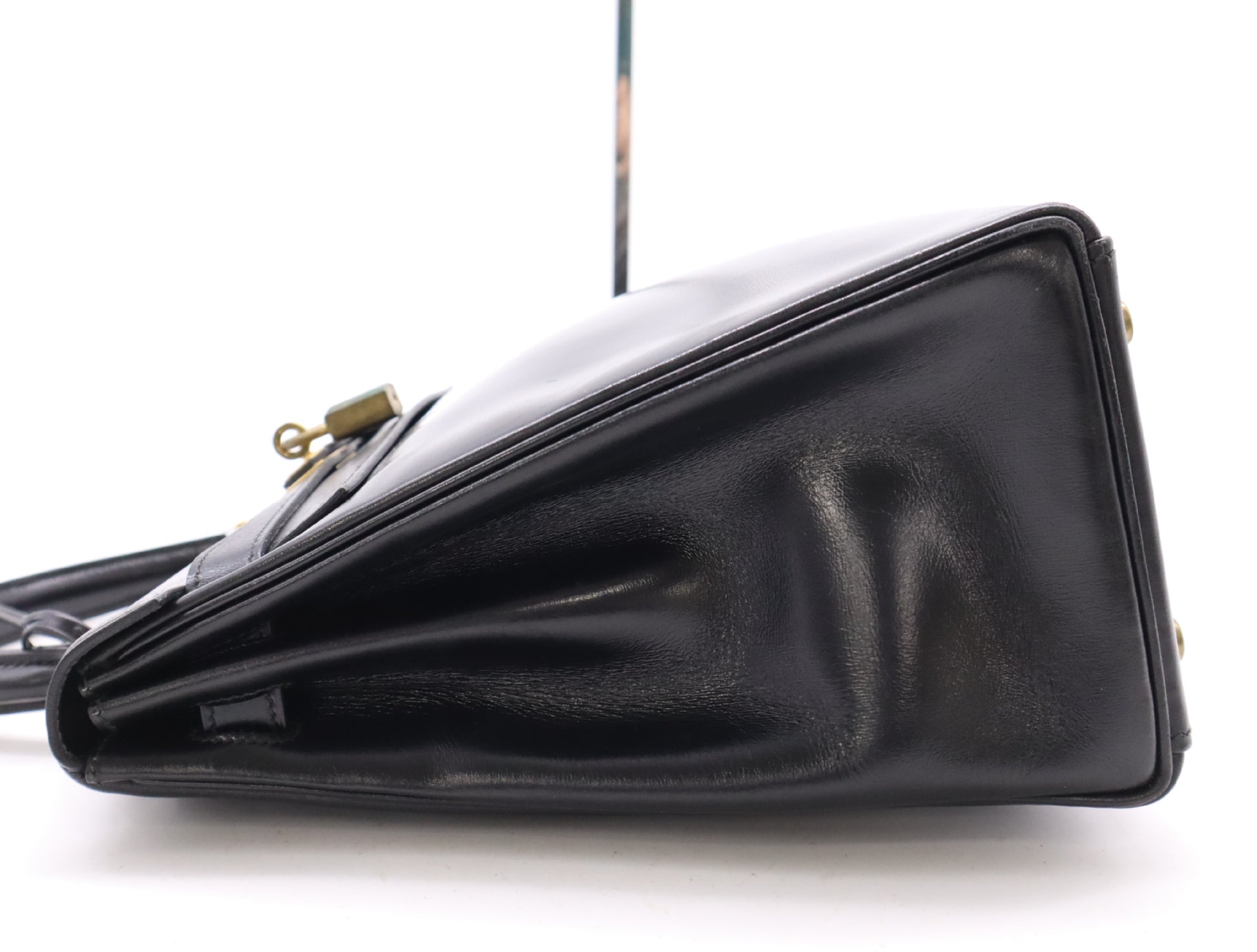 HERMES Box Calf Kelly 32 Black with GD hardware, padlock, two keys, cloche, dust bag, and box. 〇N stamped. 1984.