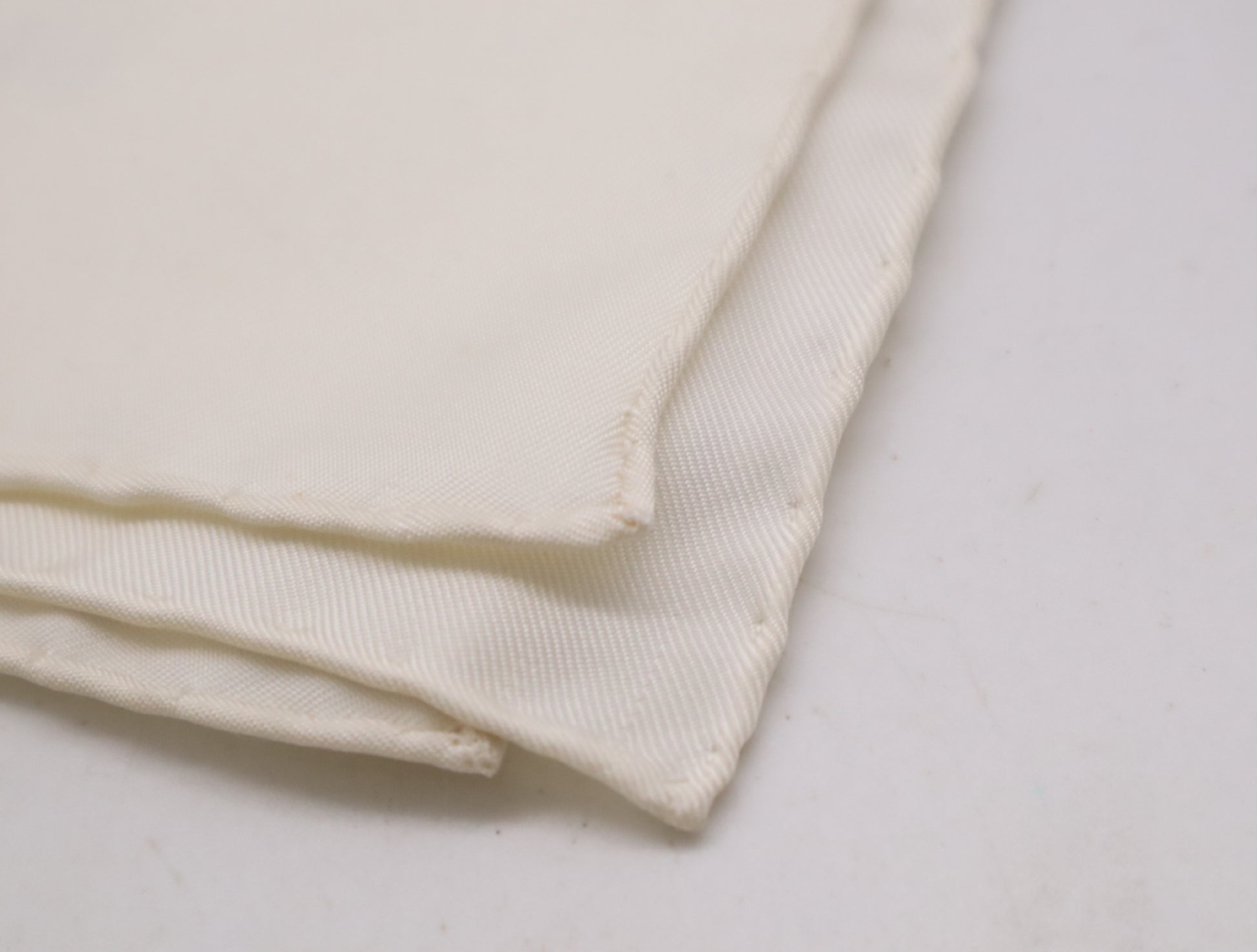 HERMES Silk Carré 90 OISEAUX DE LINDE ET DE LHIMALAYA Indian and Himalayan Birds Pattern Light Blue Gray Scarf