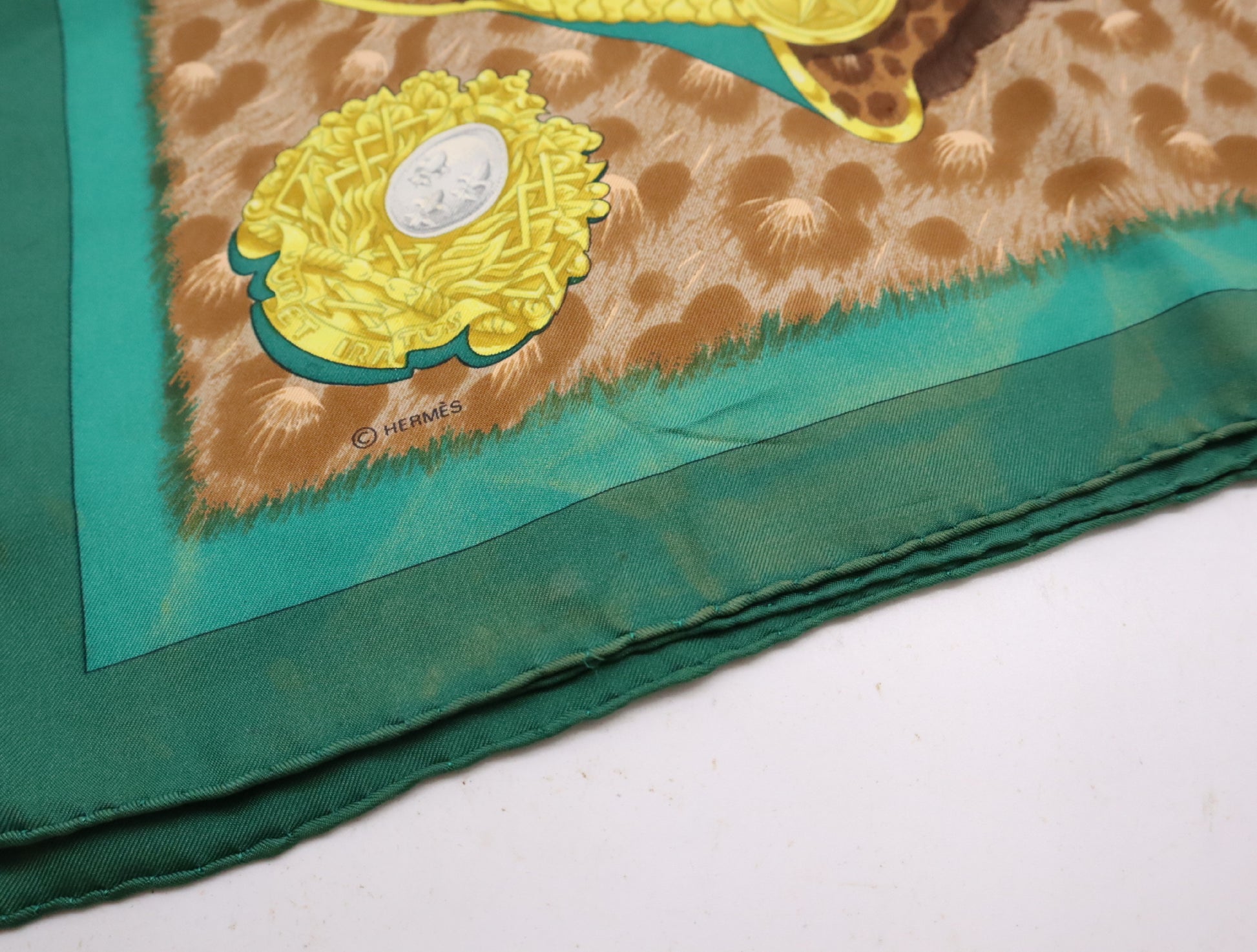 HERMES Silk Carré 90 CASQUES et PLUMETS Faceless Helmet Pattern Green Brown Scarf