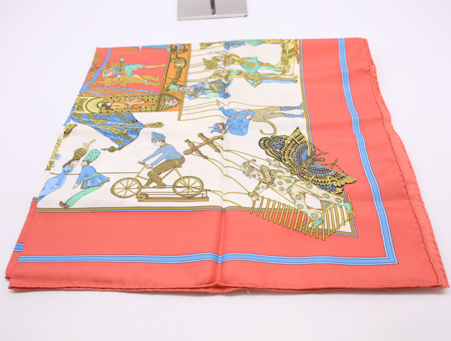 HERMES Silk Carré 90 "LE TEMPS des MARIONNETTES" Marionette Time Pattern Red White Boxed Other Accessories