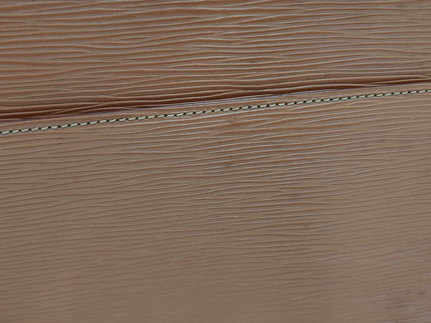 LOUIS VUITTON M54428 EpiServiette Conseiller Zipang Gold Business Bag