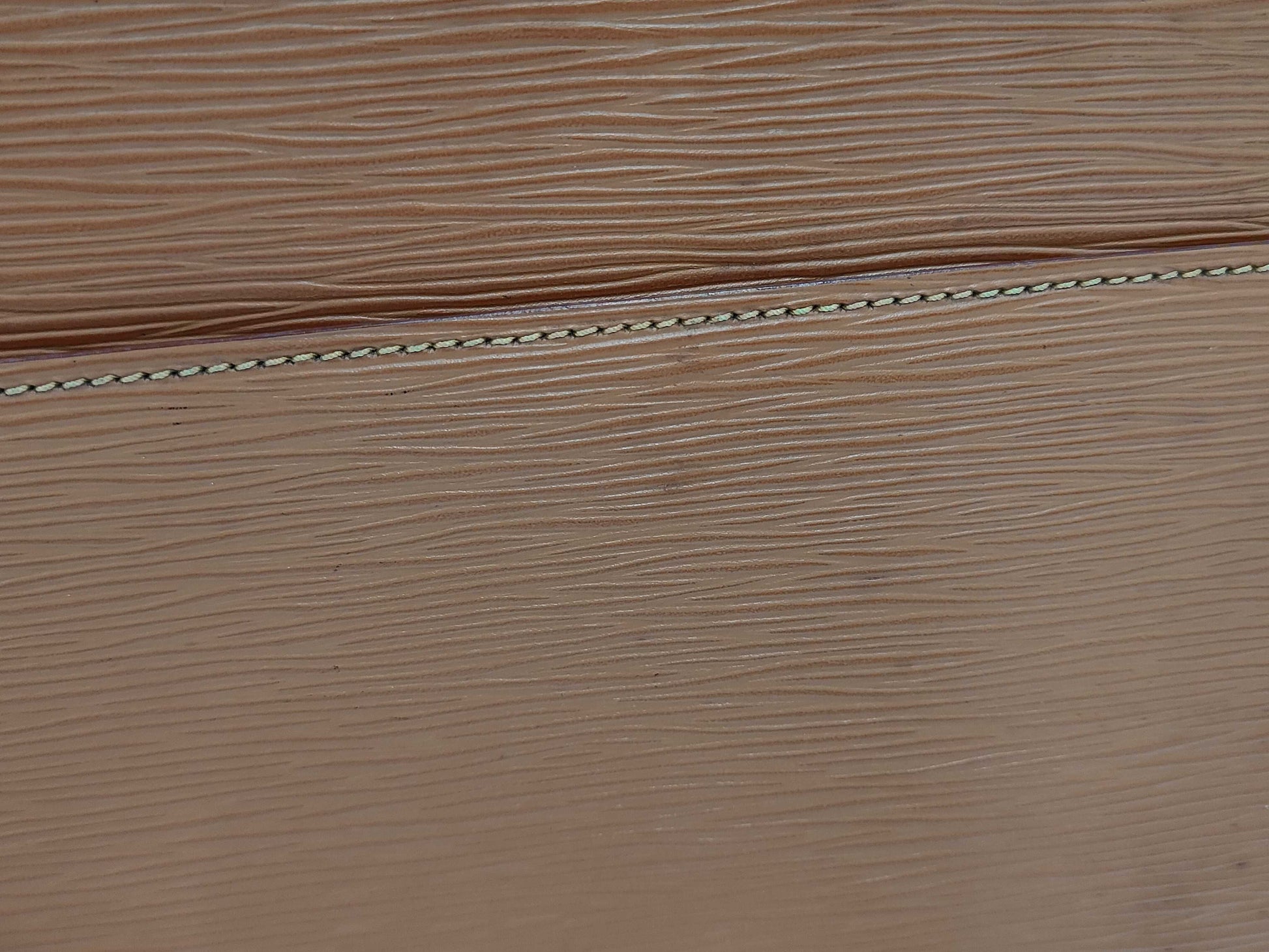 LOUIS VUITTON M54428 EpiServiette Conseiller Zipang Gold Business Bag