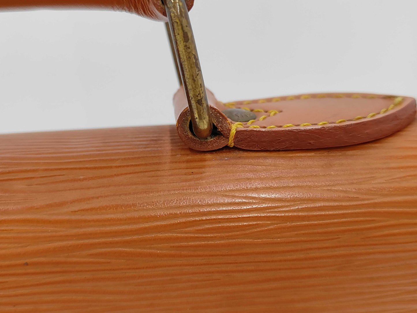 LOUIS VUITTON M54428 EpiServiette Conseiller Zipang Gold Business Bag