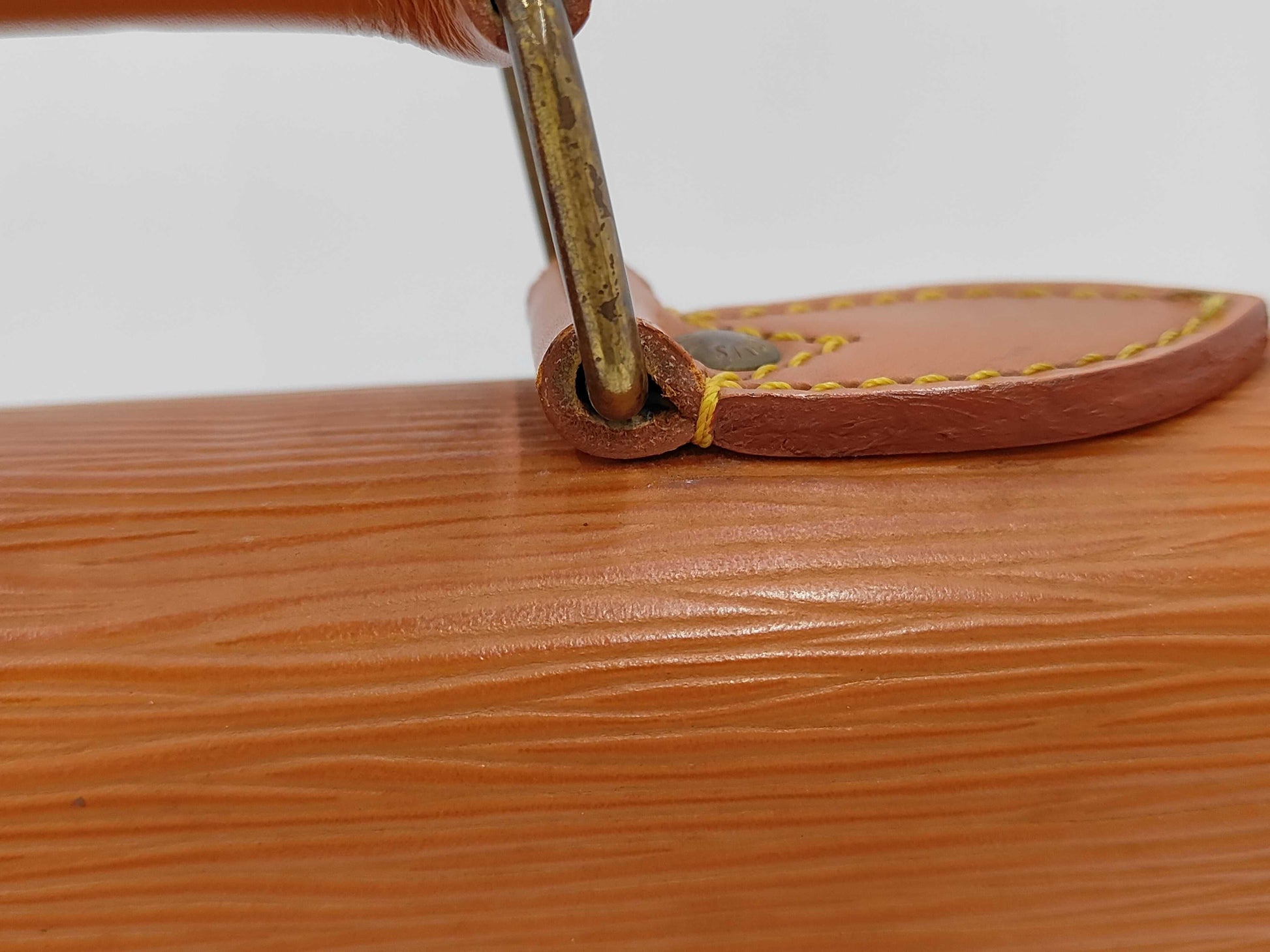 LOUIS VUITTON M54428 EpiServiette Conseiller Zipang Gold Business Bag