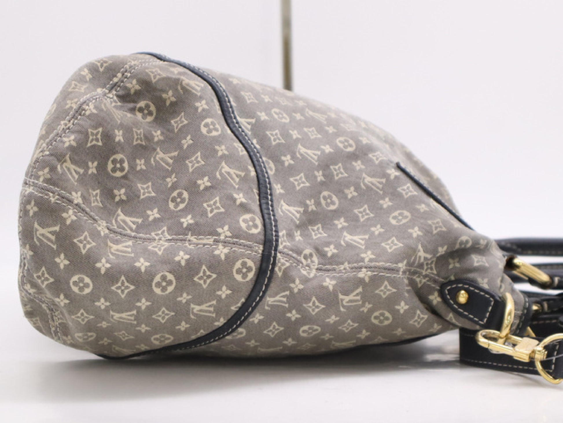 LOUIS VUITTON M56697 Idylle Elegie Ankle Handbag with Shoulder Strap