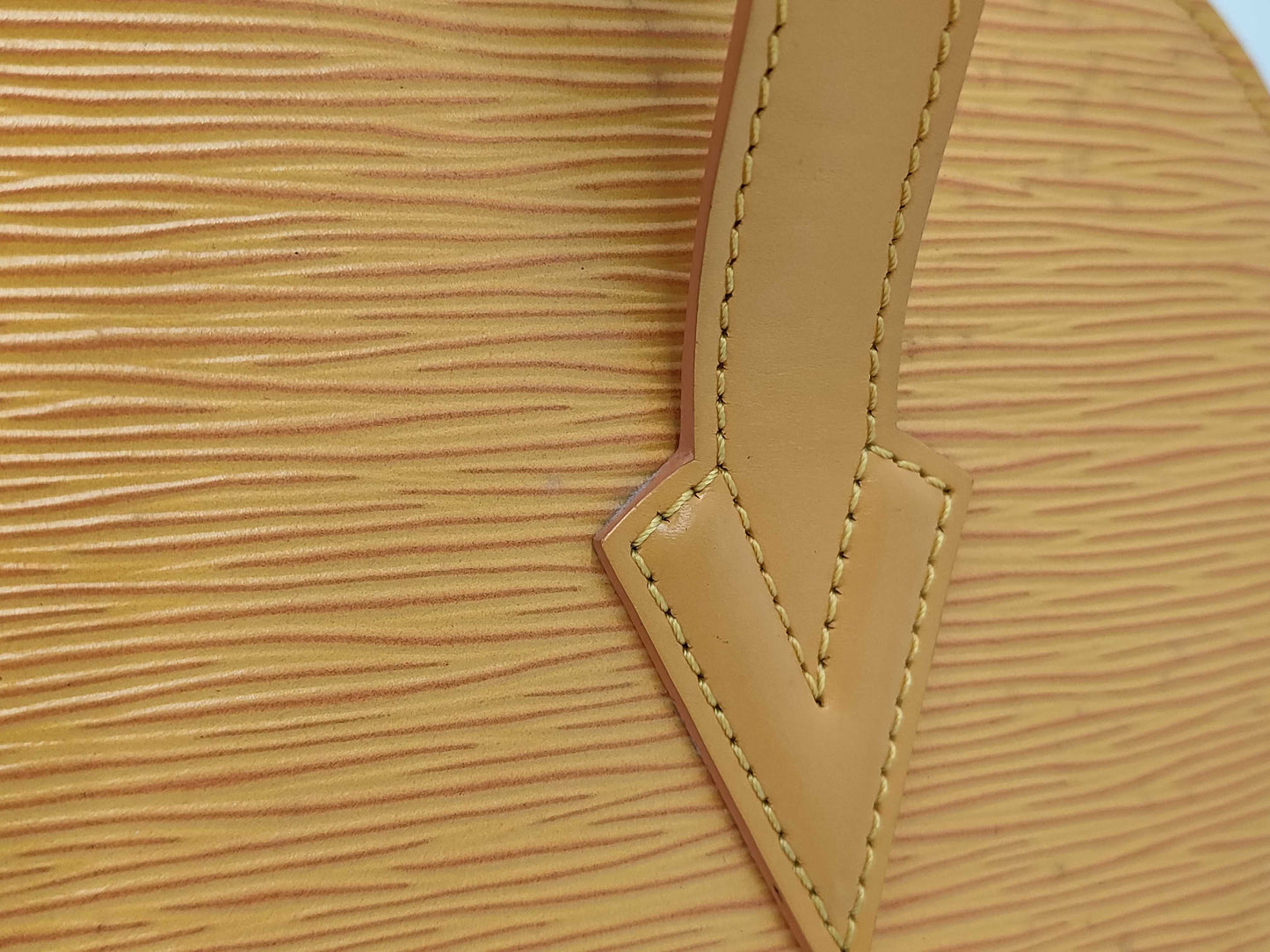 LOUIS VUITTON M52289 Epi-Lussac Tassili Yellow Shoulder Bag