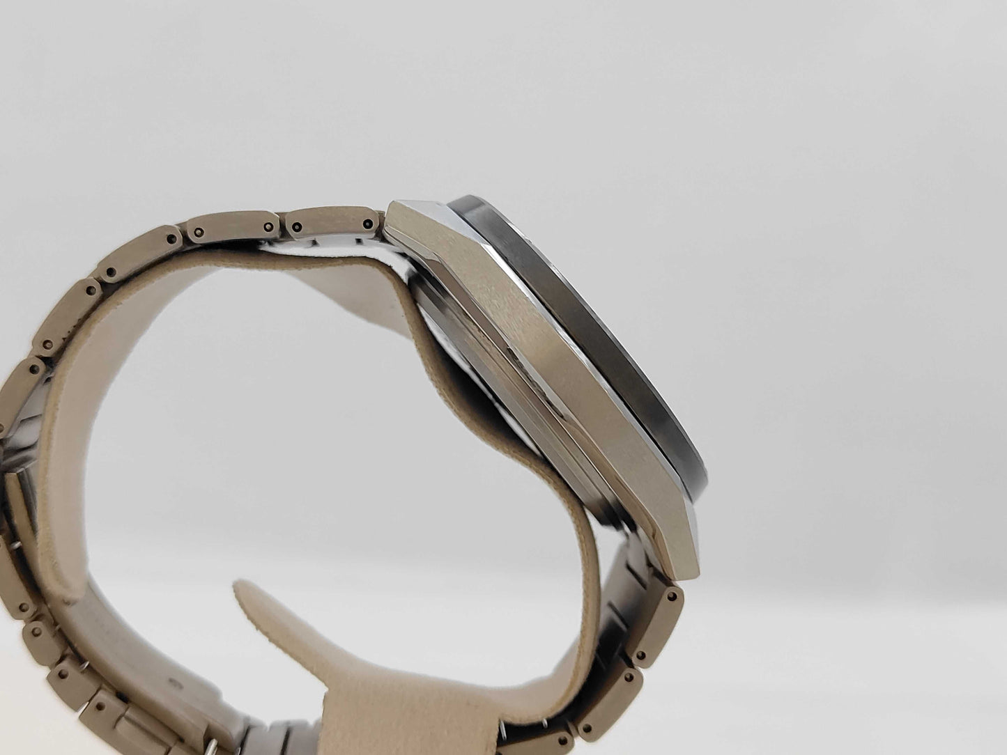 CITIZEN CC2006-53E F100-T021077 531020133 Eco-Drive Men's Watch