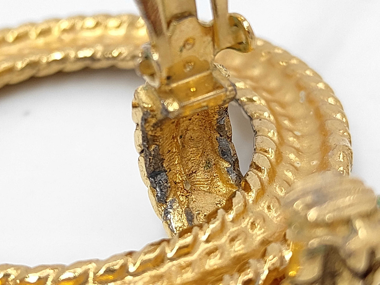 CHANEL Chanel Swing Gold Earrings