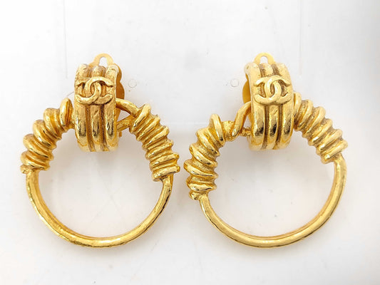 CHANEL Chanel Swing Gold Earrings