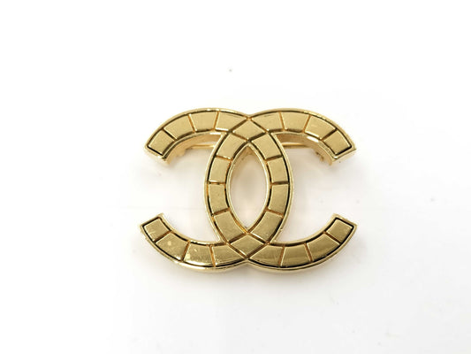 CHANEL brooch