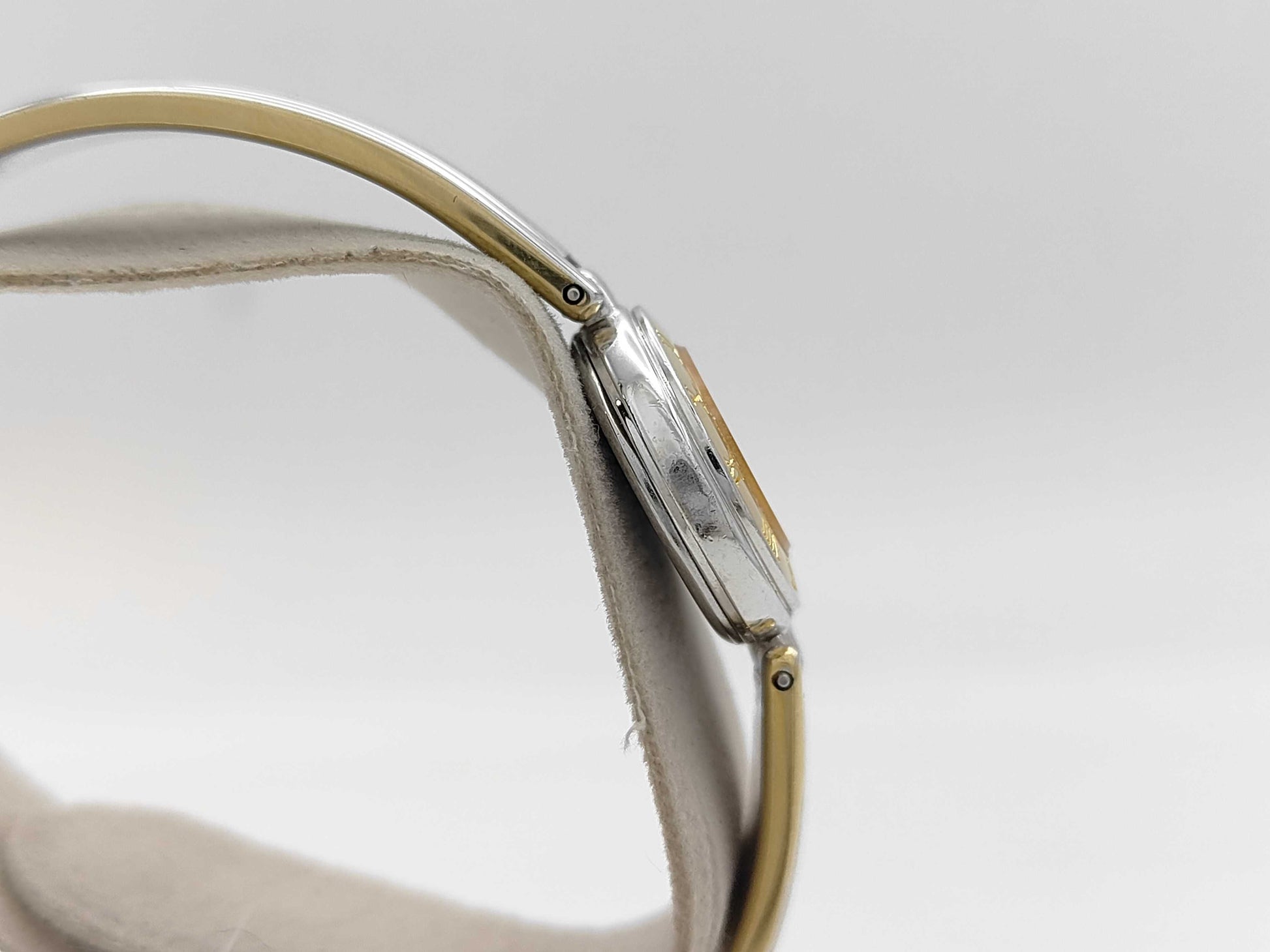 2200-242564 0060460 Quartz Women's Watch