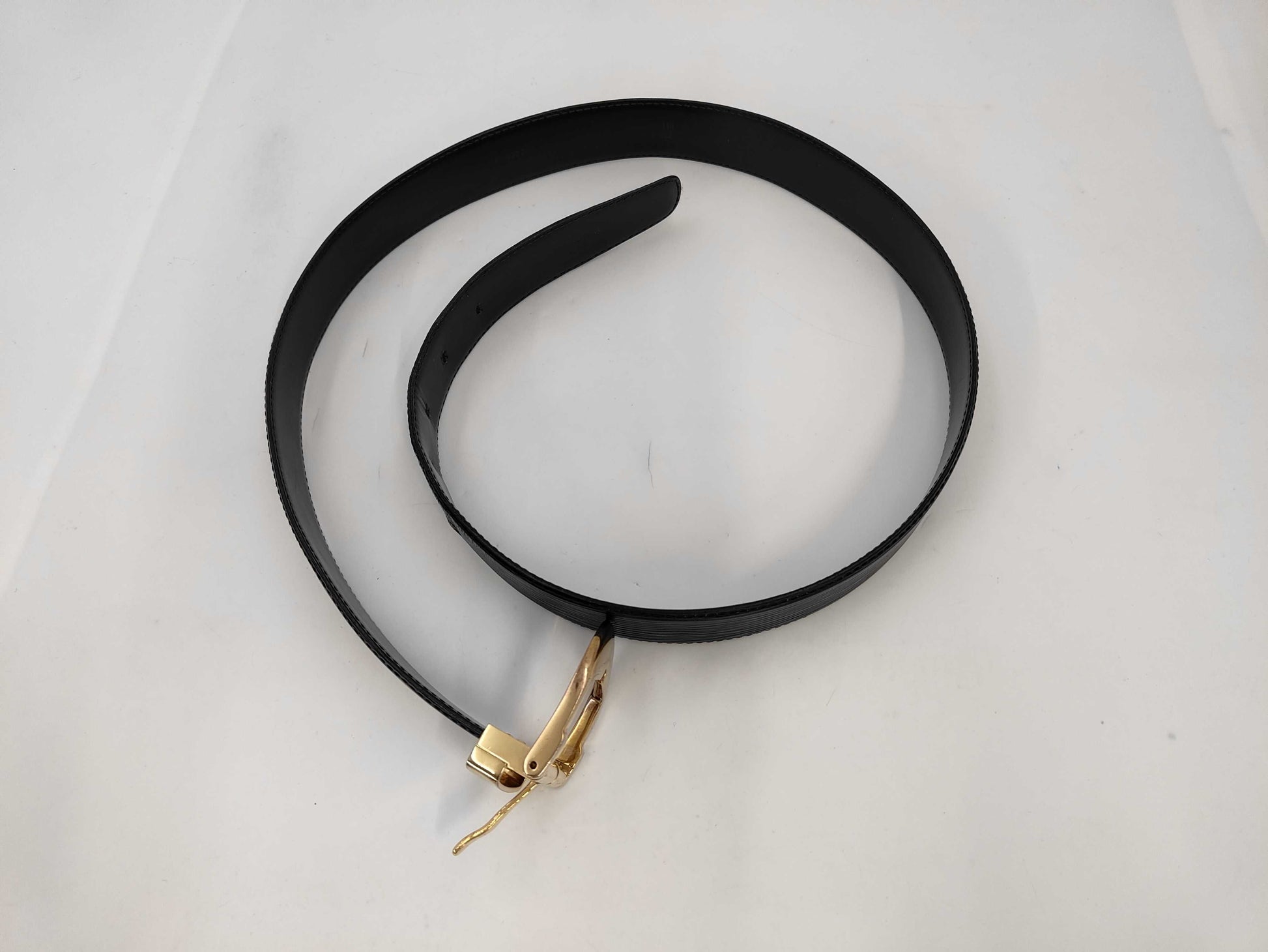 LOUIS VUITTON Epi Santur Classic Belt