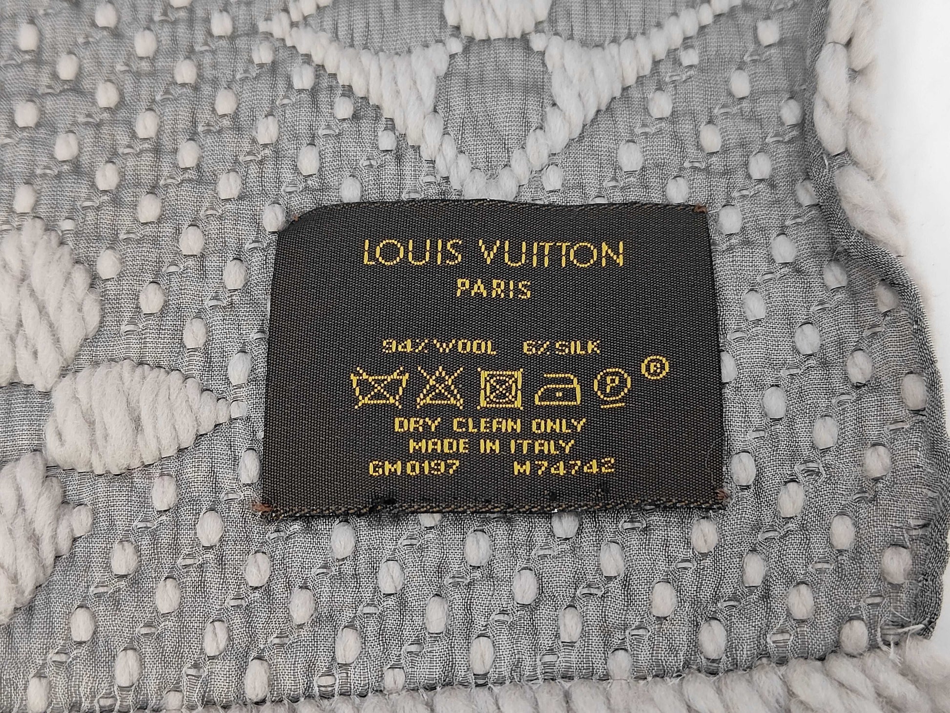 LOUIS VUITTON Echarpe Logomania Scarf