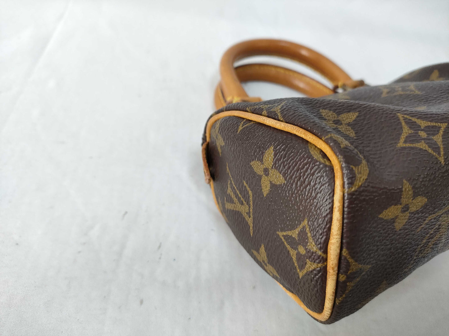 LOUIS VUITTON Monogram Louis Vuitton Mini Speedy Handbag with Strap Monogram Handbag