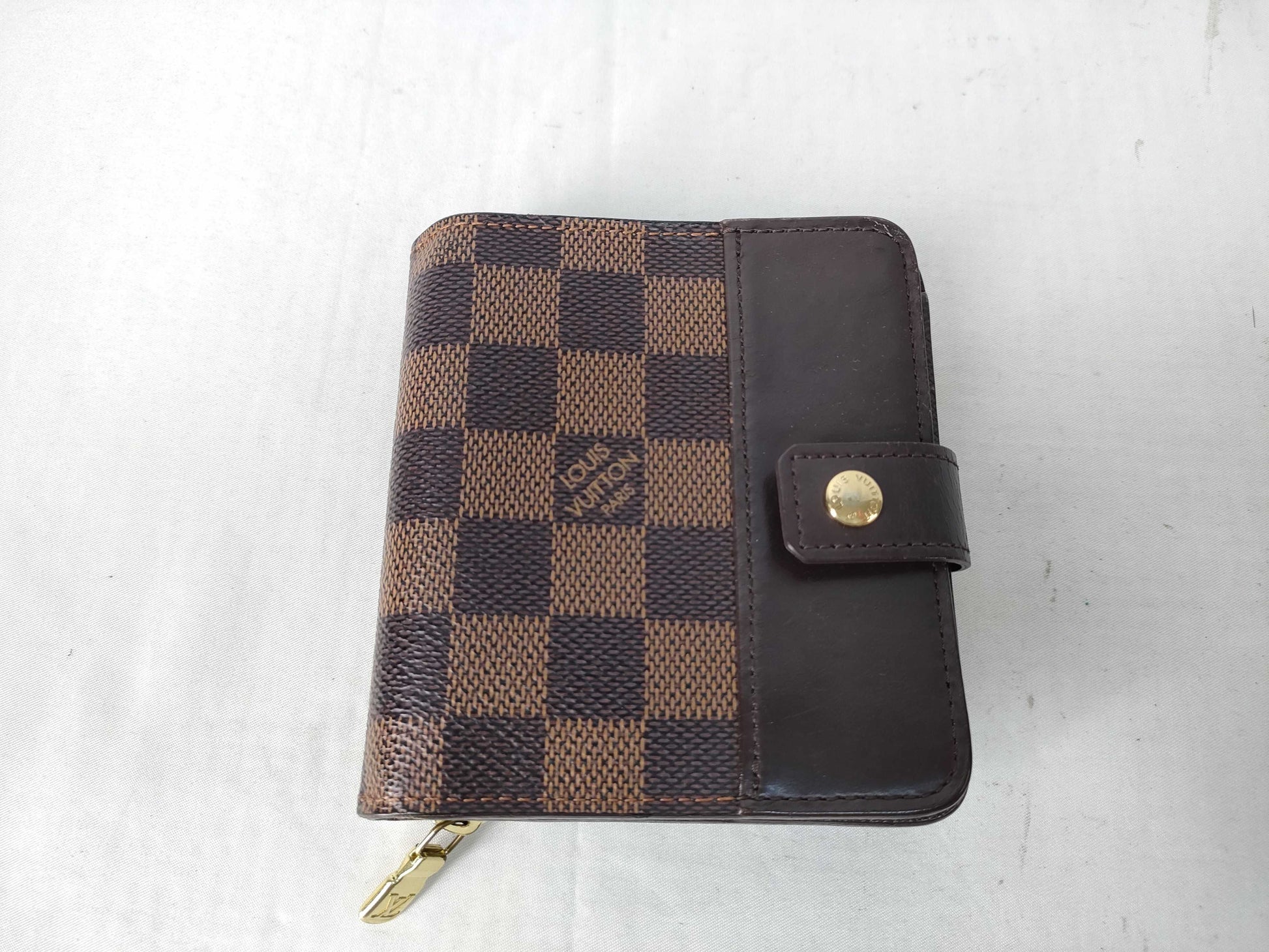 LOUIS VUITTON Damier Compact Zip Wallet