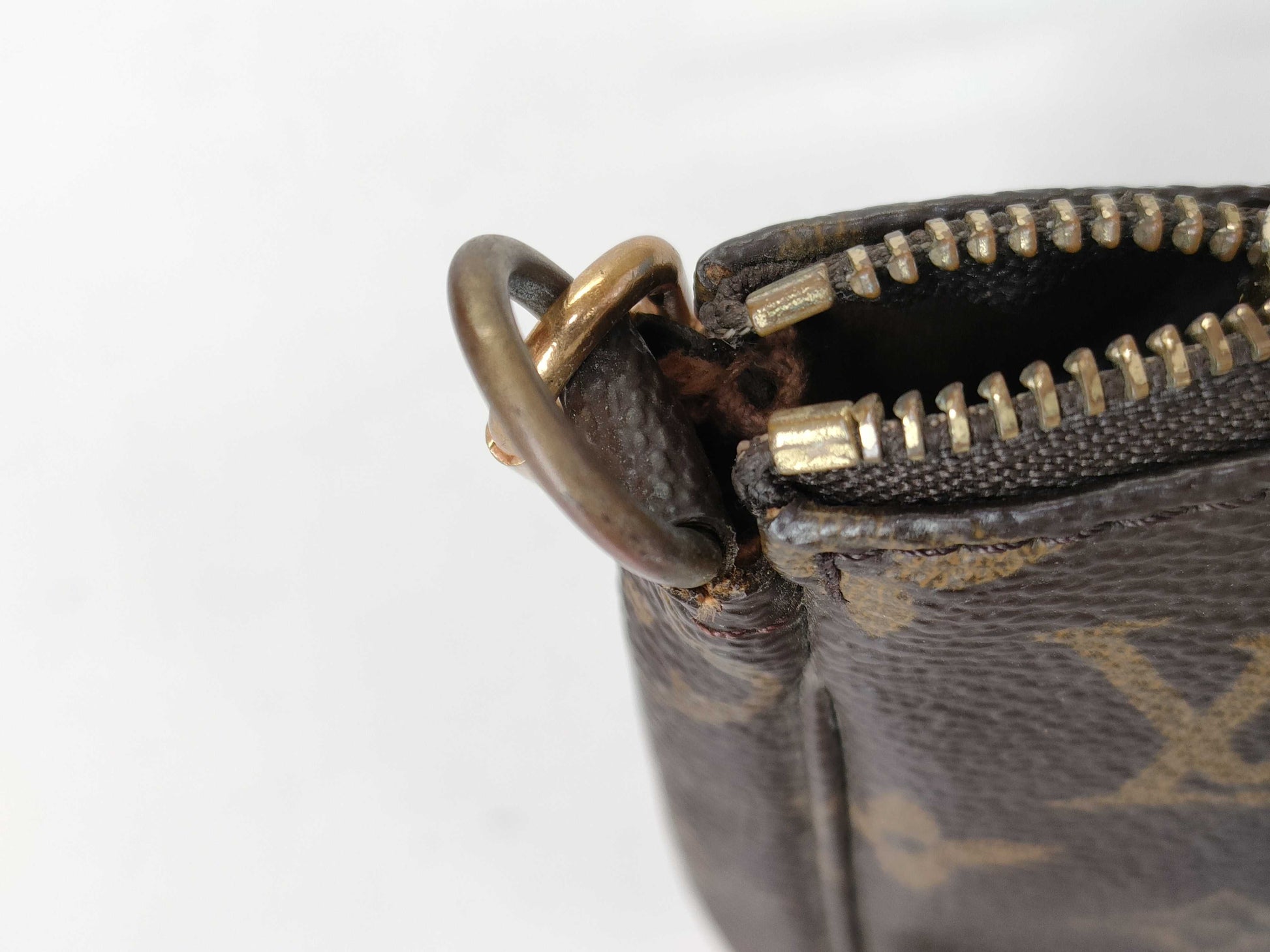 LOUIS VUITTON Monogram Louis Vuitton Monogram Pochette Accessoires Pouch